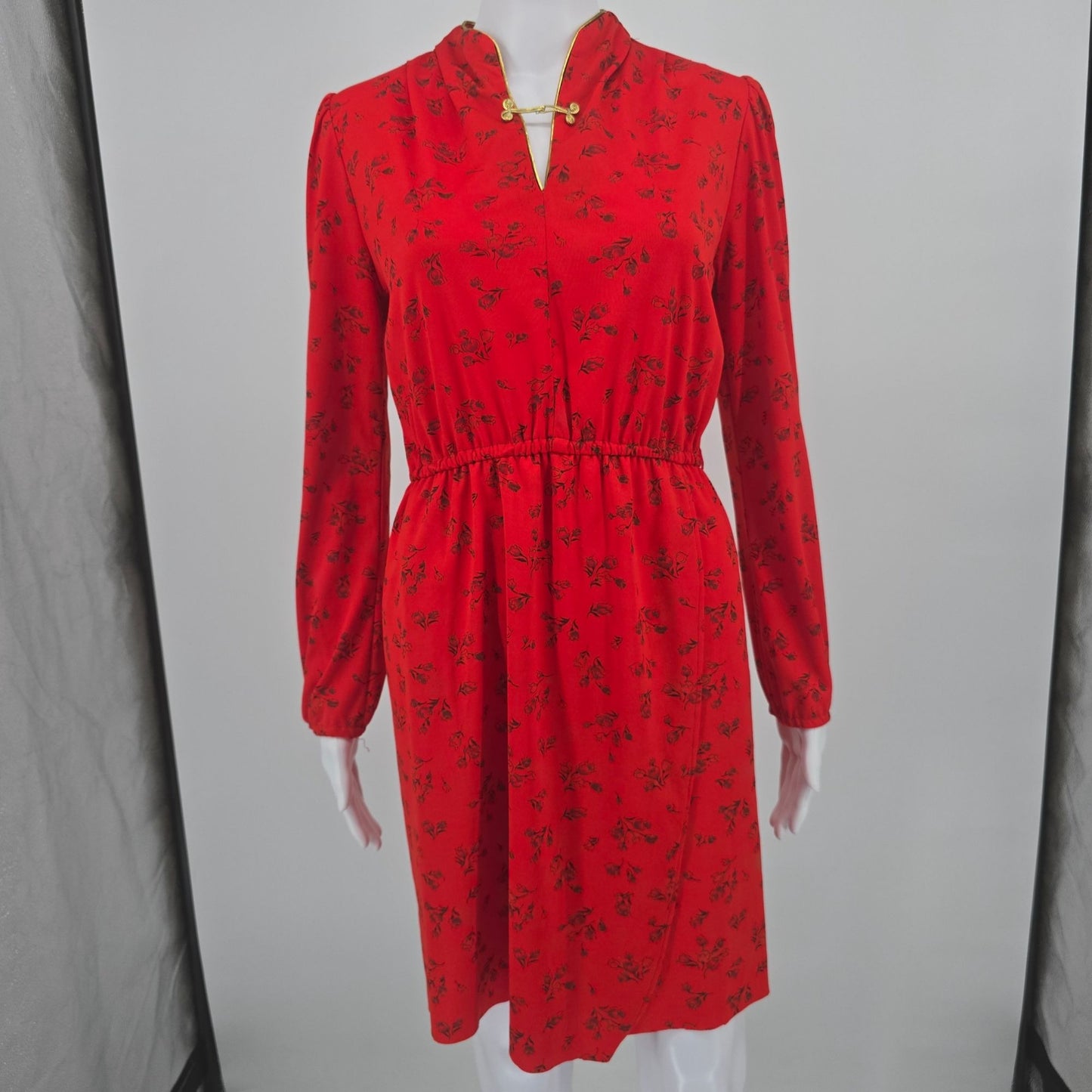 Vintage 1980s Red Ditsy Floral Cheongsam-Inspired Mandarin Collar Day Dress (M)