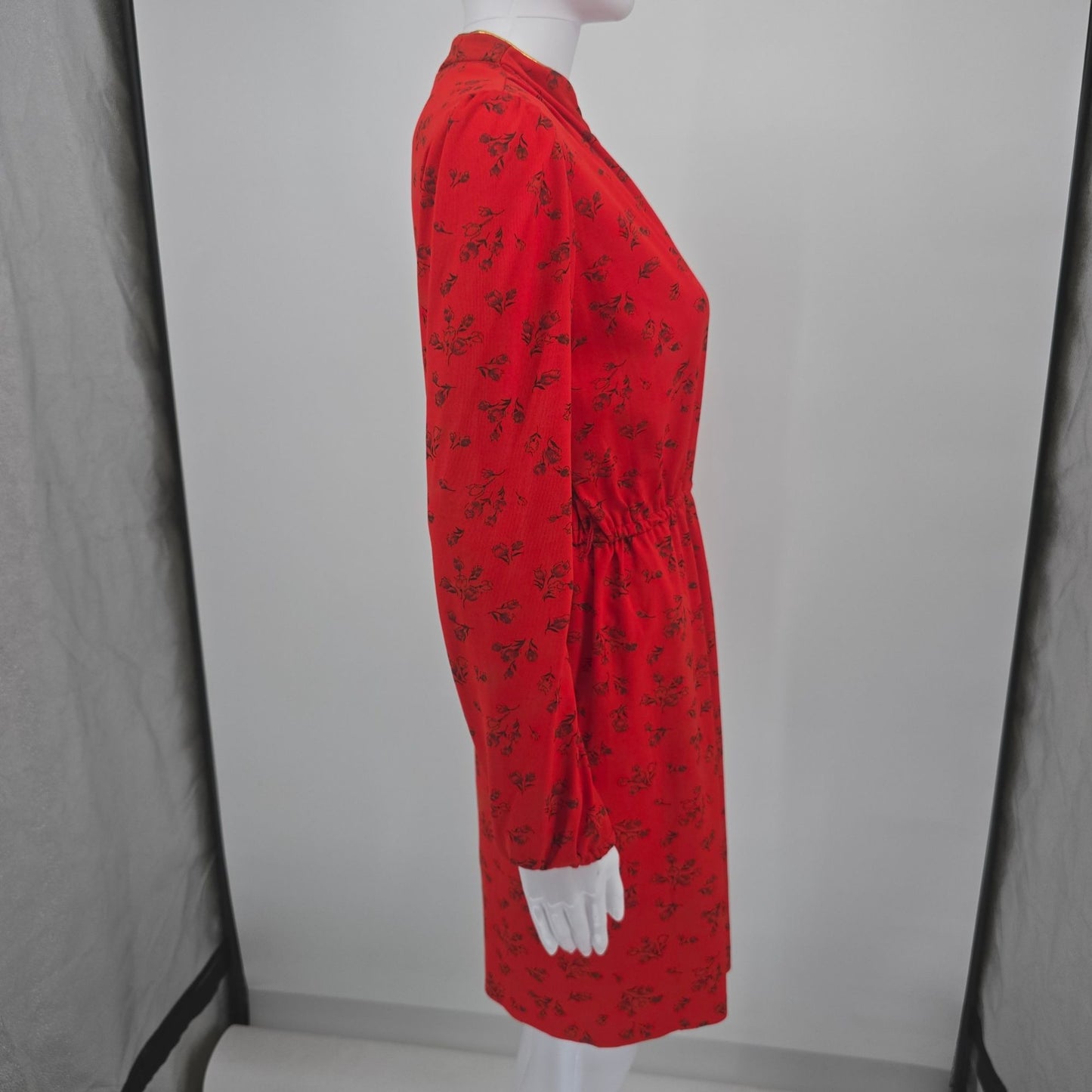 Vintage 1980s Red Ditsy Floral Cheongsam-Inspired Mandarin Collar Day Dress (M)