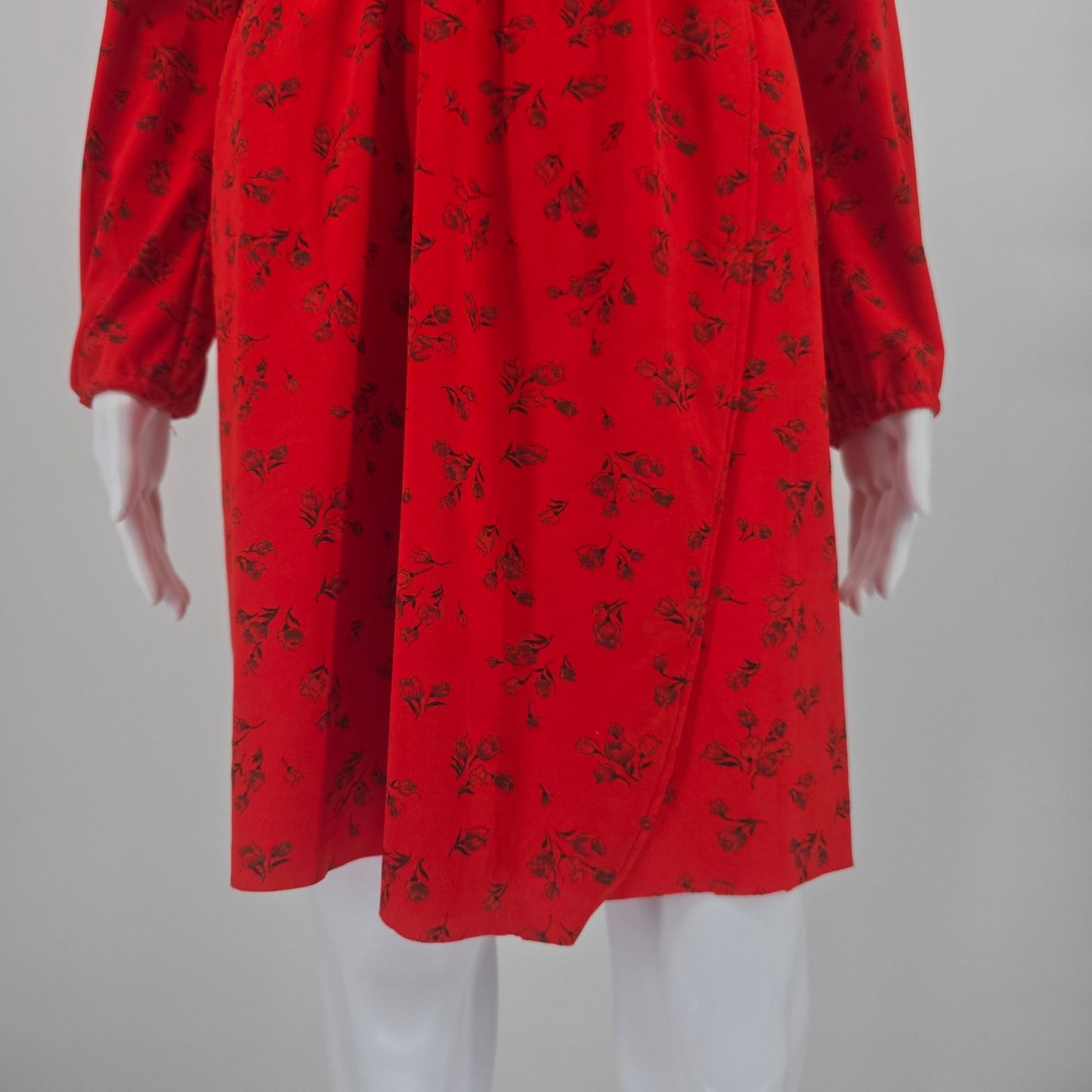 Vintage 1980s Red Ditsy Floral Cheongsam-Inspired Mandarin Collar Day Dress (M)