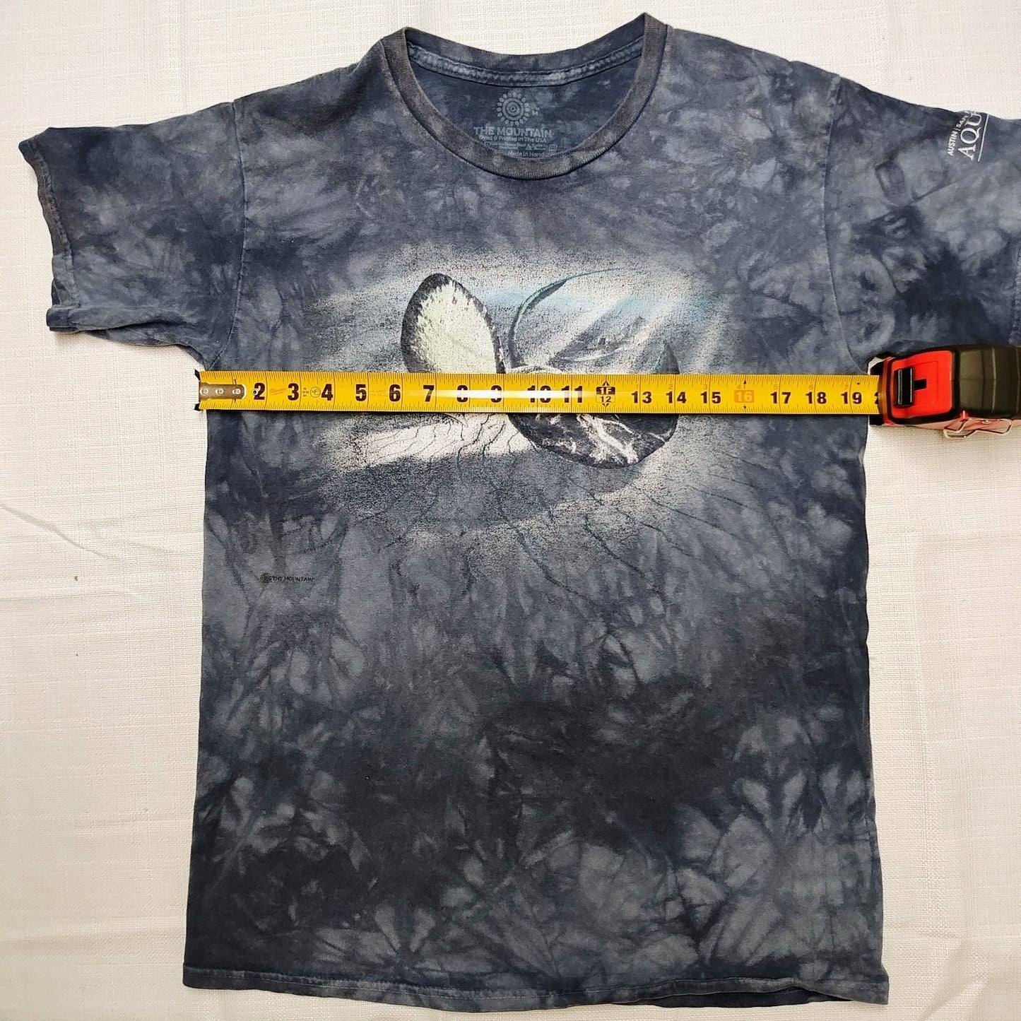 The Mountain Made in USA Austin San Antonio Interactive Aquarium T-Shirt (M)