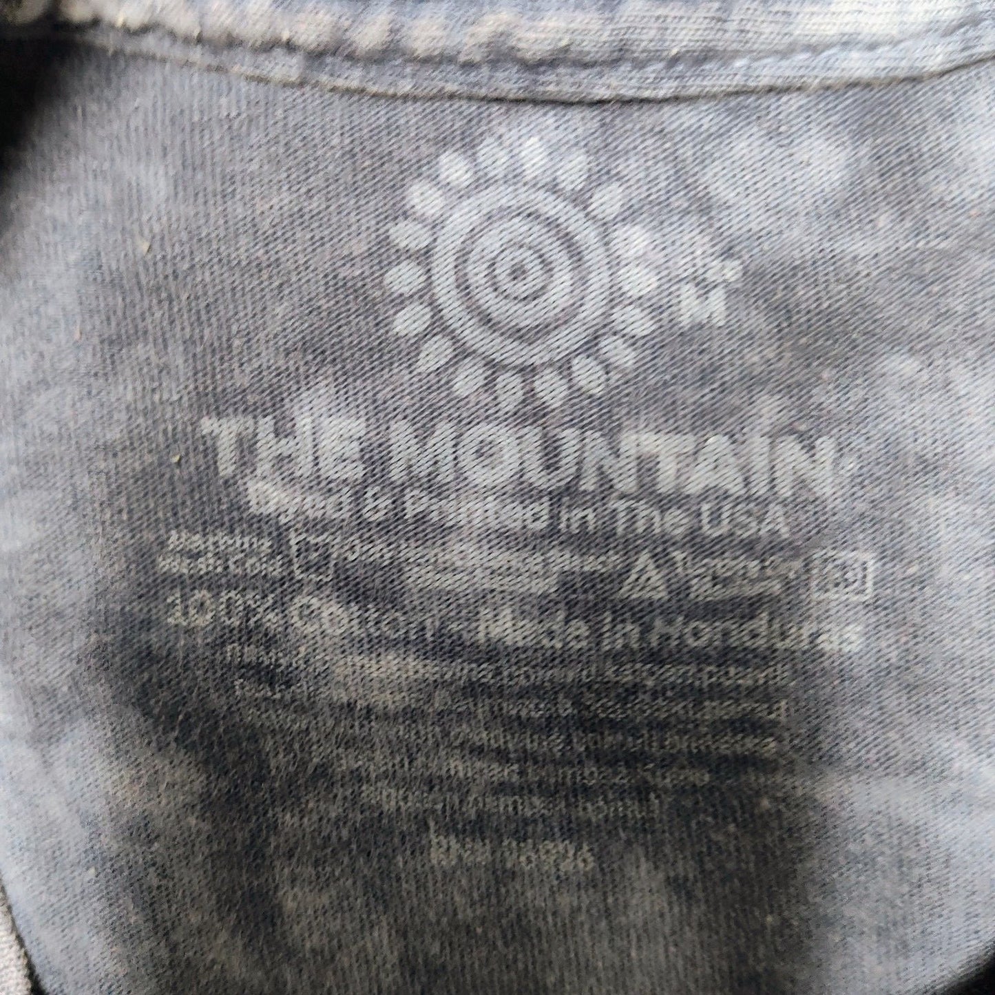 The Mountain Made in USA Austin San Antonio Interactive Aquarium T-Shirt (M)