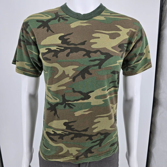 Vintage Y2K/2000s Rothco Woodland Camouflage Military-Style Green T-Shirt (S)