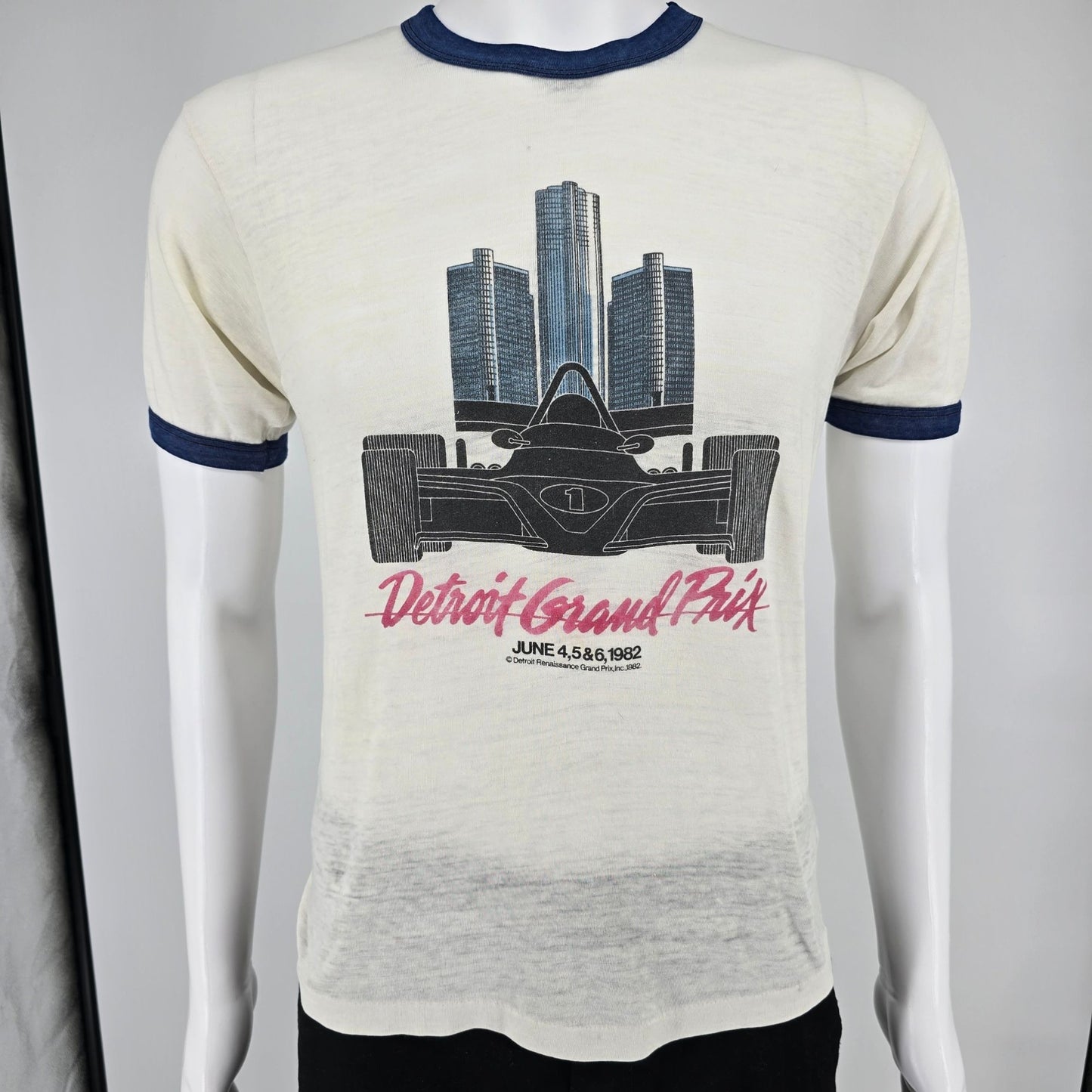 Vintage 1980s Hanes Detroit Grand Prix 1982 Formula One Ringer T-Shirt (M)