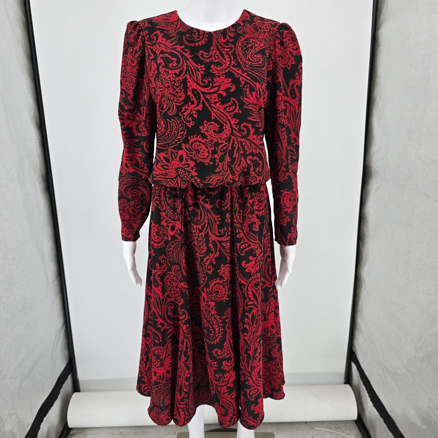 Vintage 1990s Black/Red Paisley Long Sleeve Blouson Midi Dress (Size 10/M)