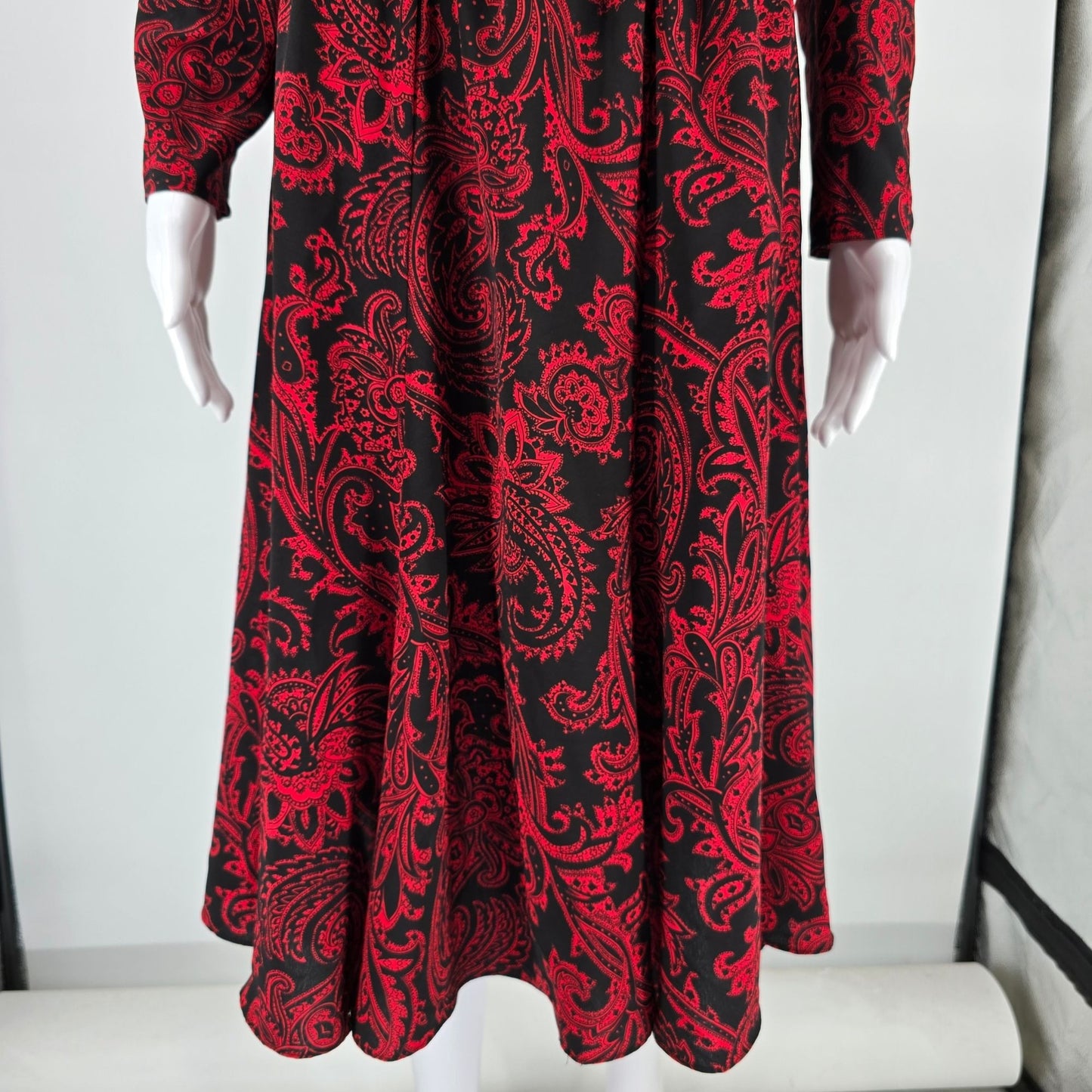 Vintage 1990s Black/Red Paisley Long Sleeve Blouson Midi Dress (Size 10/M)