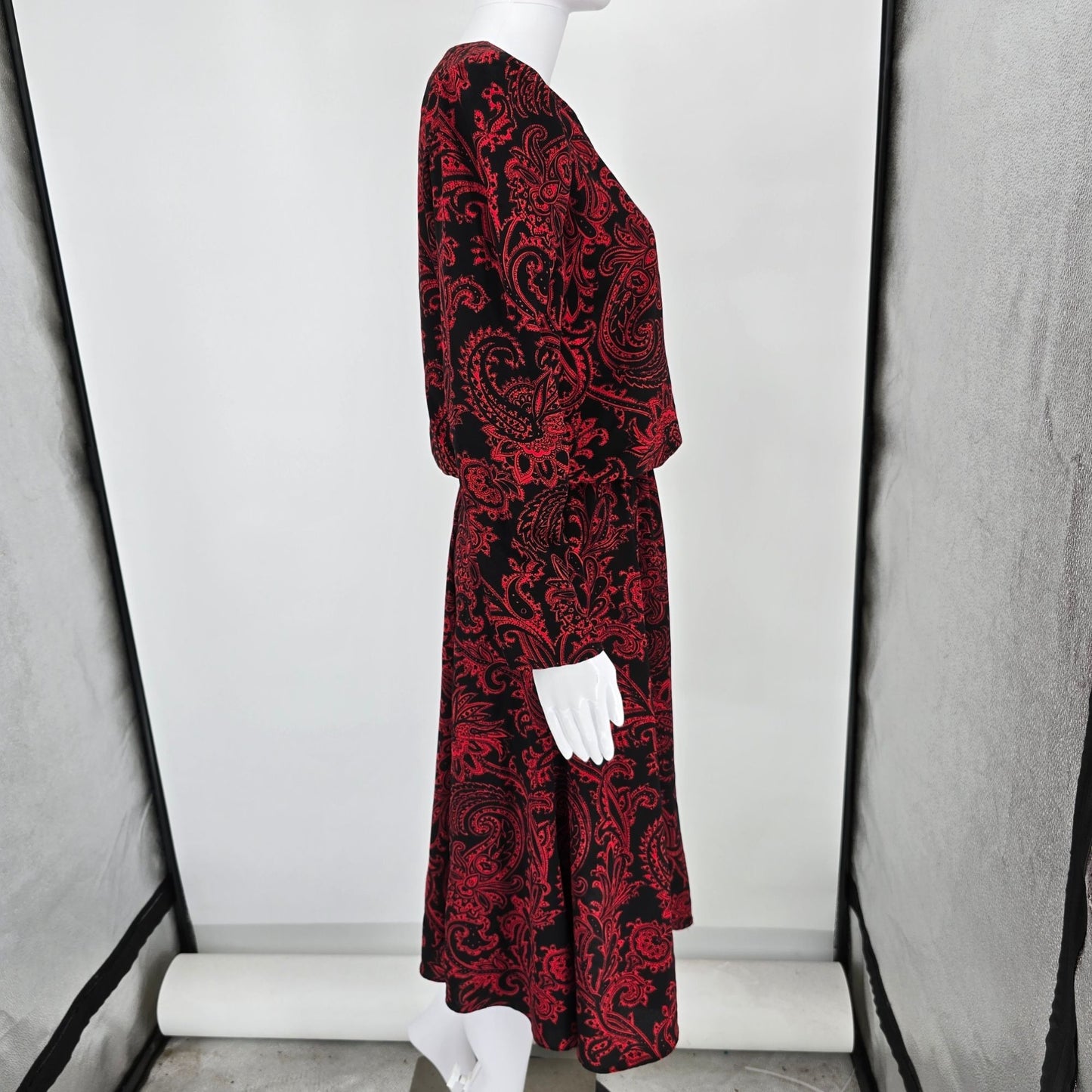 Vintage 1990s Black/Red Paisley Long Sleeve Blouson Midi Dress (Size 10/M)