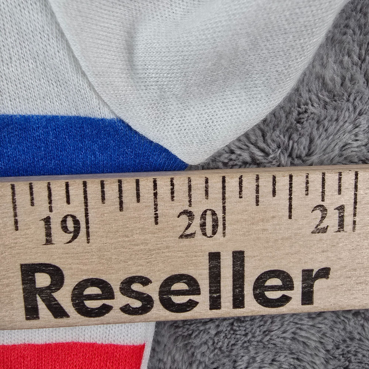 Vintage 1980s YAI/Minuet Santiago Chile Flag Stripe Souvenir T-Shirt (M) *Stains