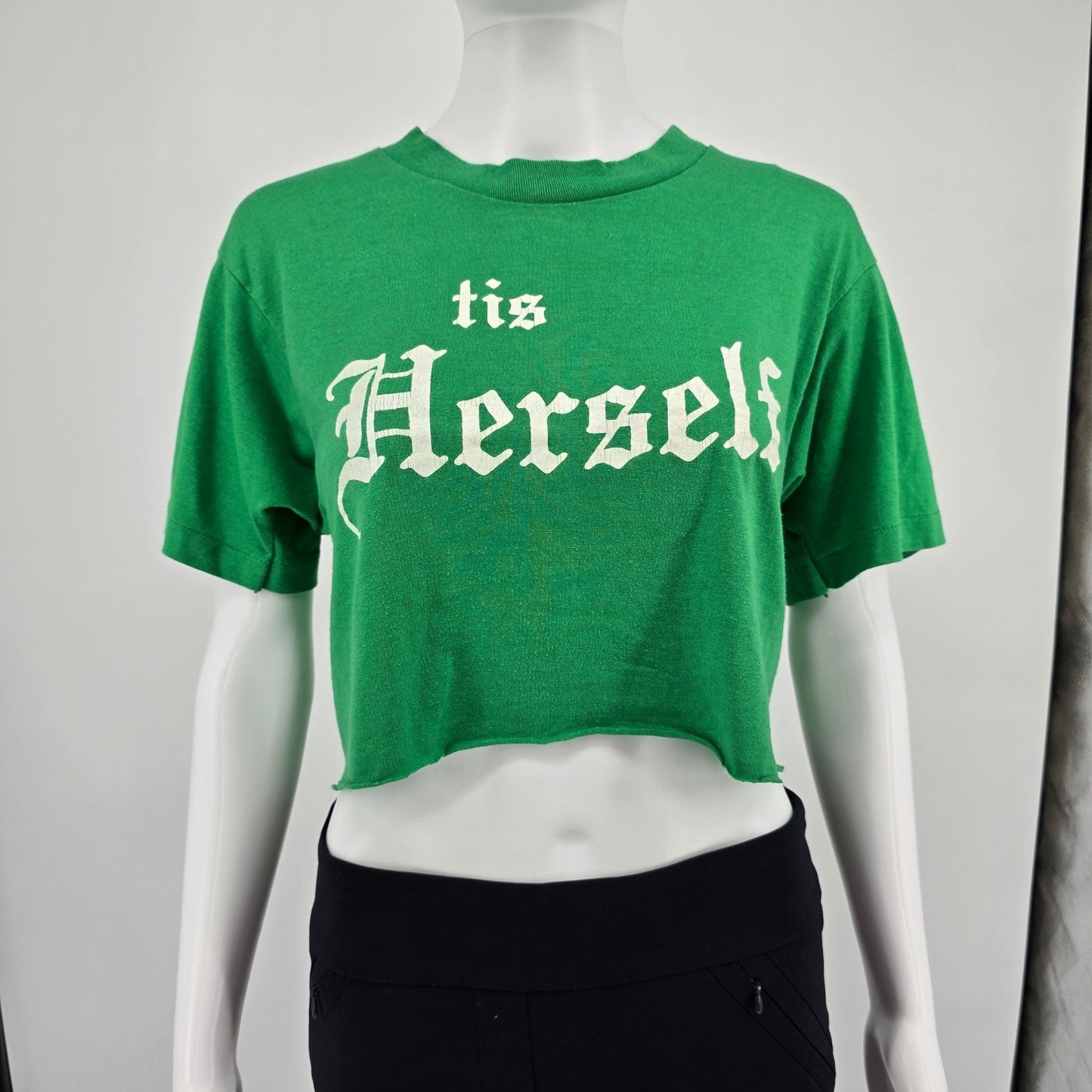 Vintage 1990s Women's Green "Tis Herself" DIY Cropped Graphic T-Shirt (M)