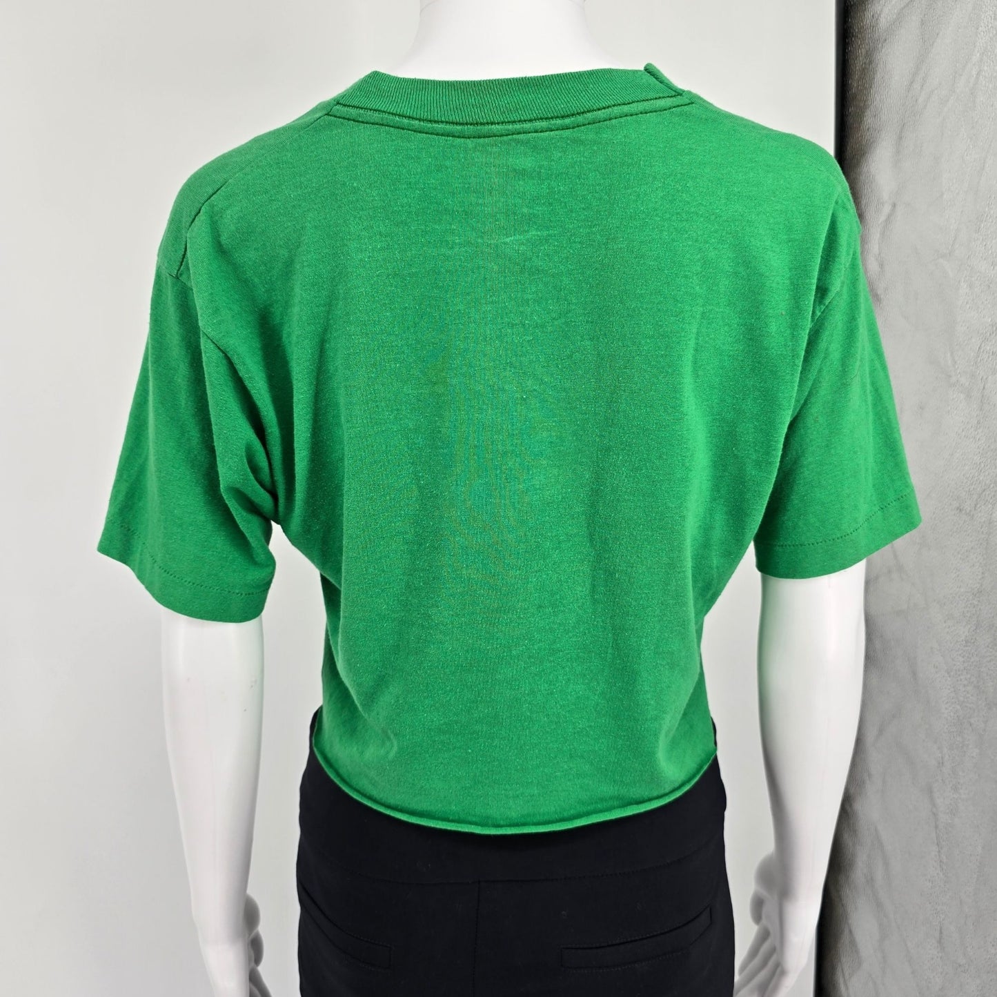 Vintage 1990s Women's Green "Tis Herself" DIY Cropped Graphic T-Shirt (M)