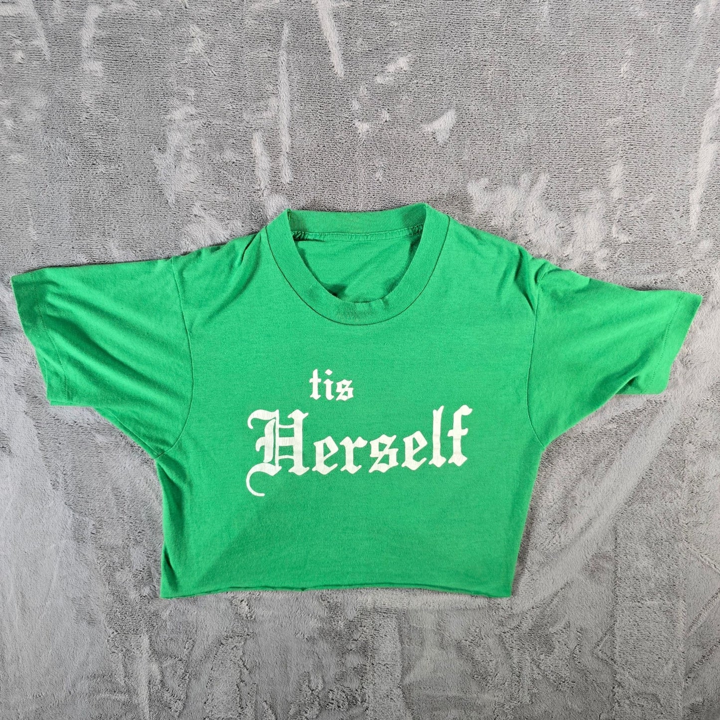 Vintage 1990s Women's Green "Tis Herself" DIY Cropped Graphic T-Shirt (M)