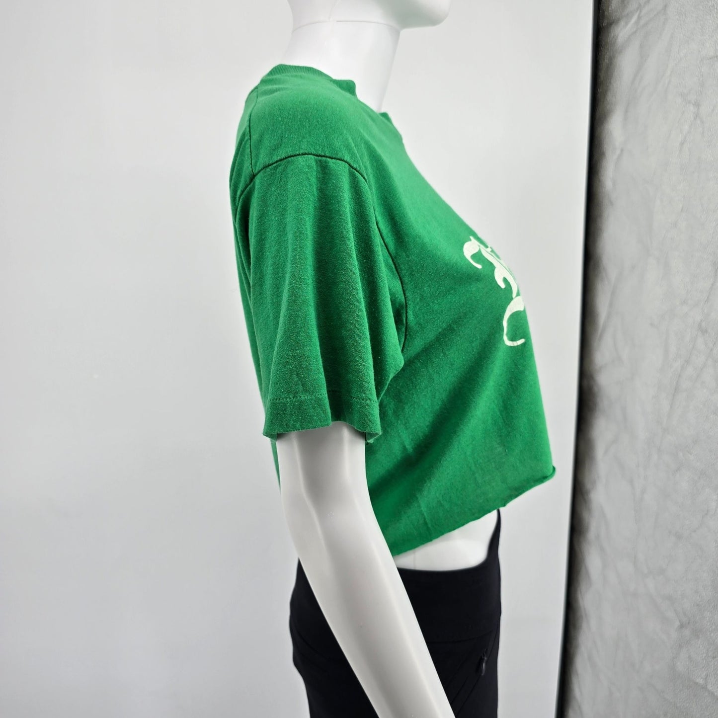 Vintage 1990s Women's Green "Tis Herself" DIY Cropped Graphic T-Shirt (M)