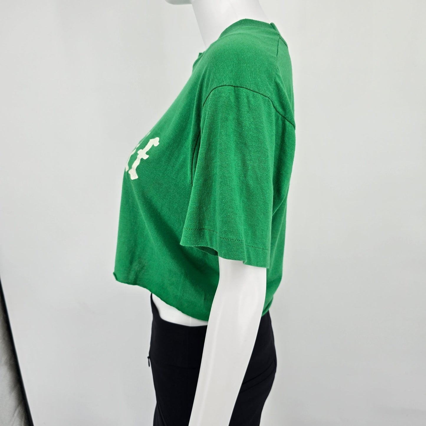 Vintage 1990s Women's Green "Tis Herself" DIY Cropped Graphic T-Shirt (M)