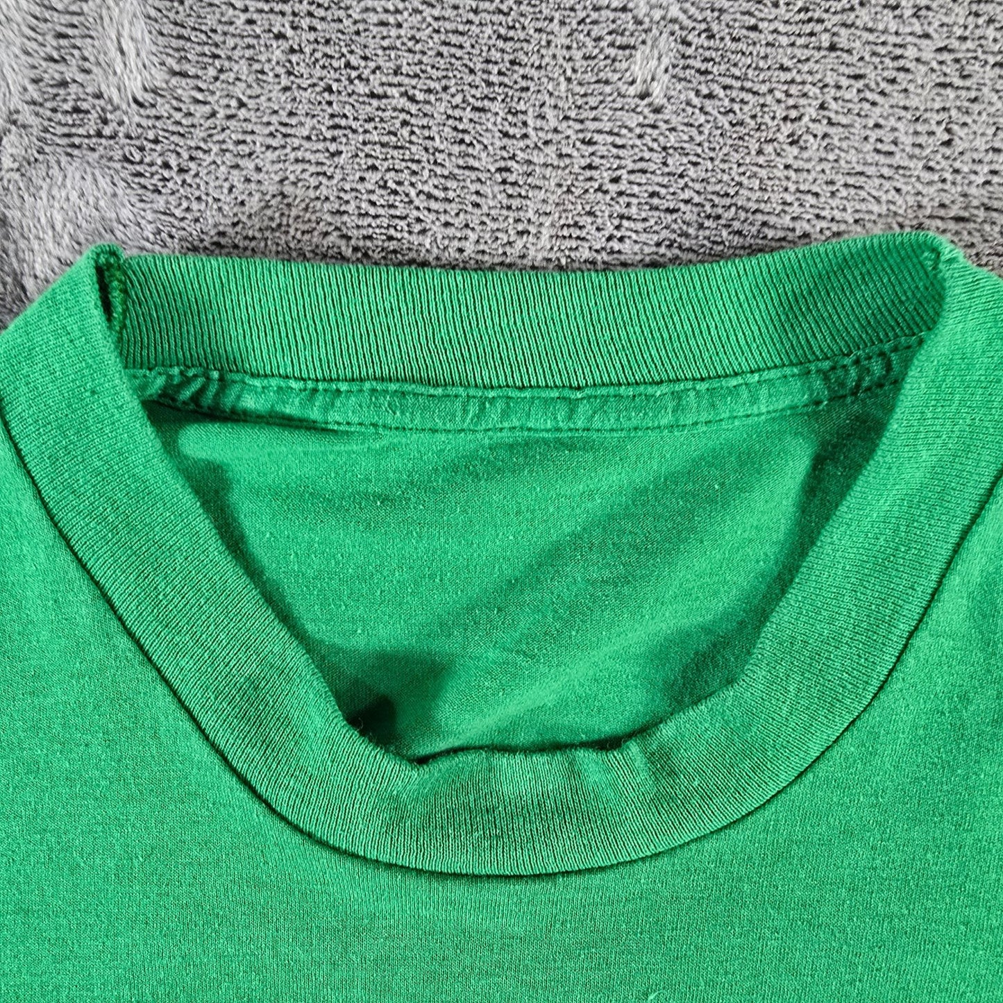 Vintage 1990s Women's Green "Tis Herself" DIY Cropped Graphic T-Shirt (M)