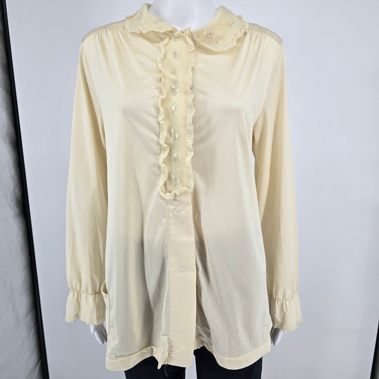 Vintage Early 1970s Shadowline Cream Nylon Snap Button Bed Jacket (L) *Flaws