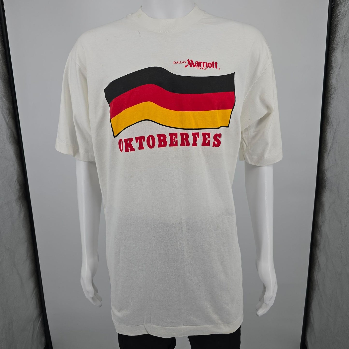 Vintage 1990s Dallas Marriott Quorum Oktoberfest T-Shirt (L/XL) *Stains