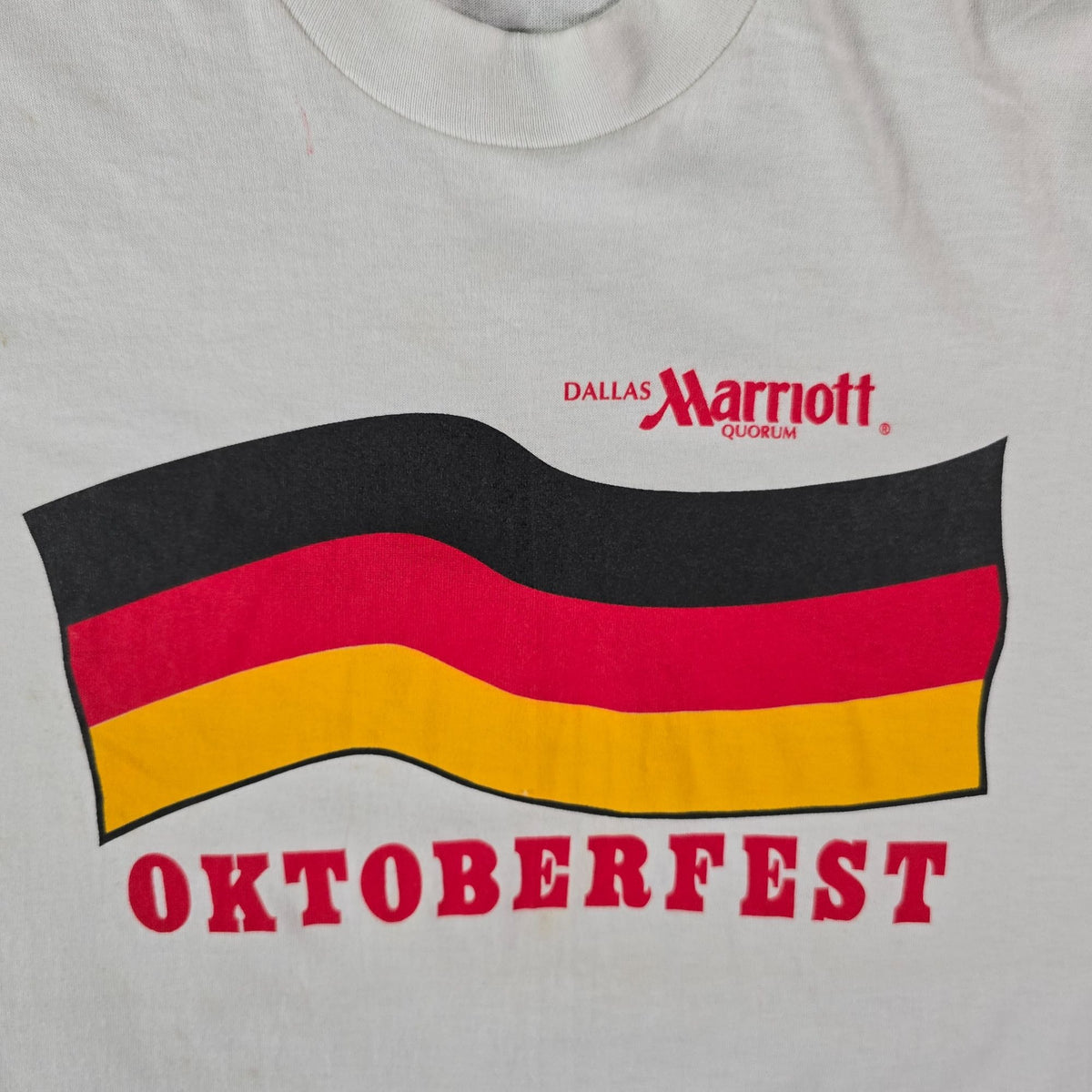 Vintage 1990s Dallas Marriott Quorum Oktoberfest T-Shirt (L/XL) *Stains
