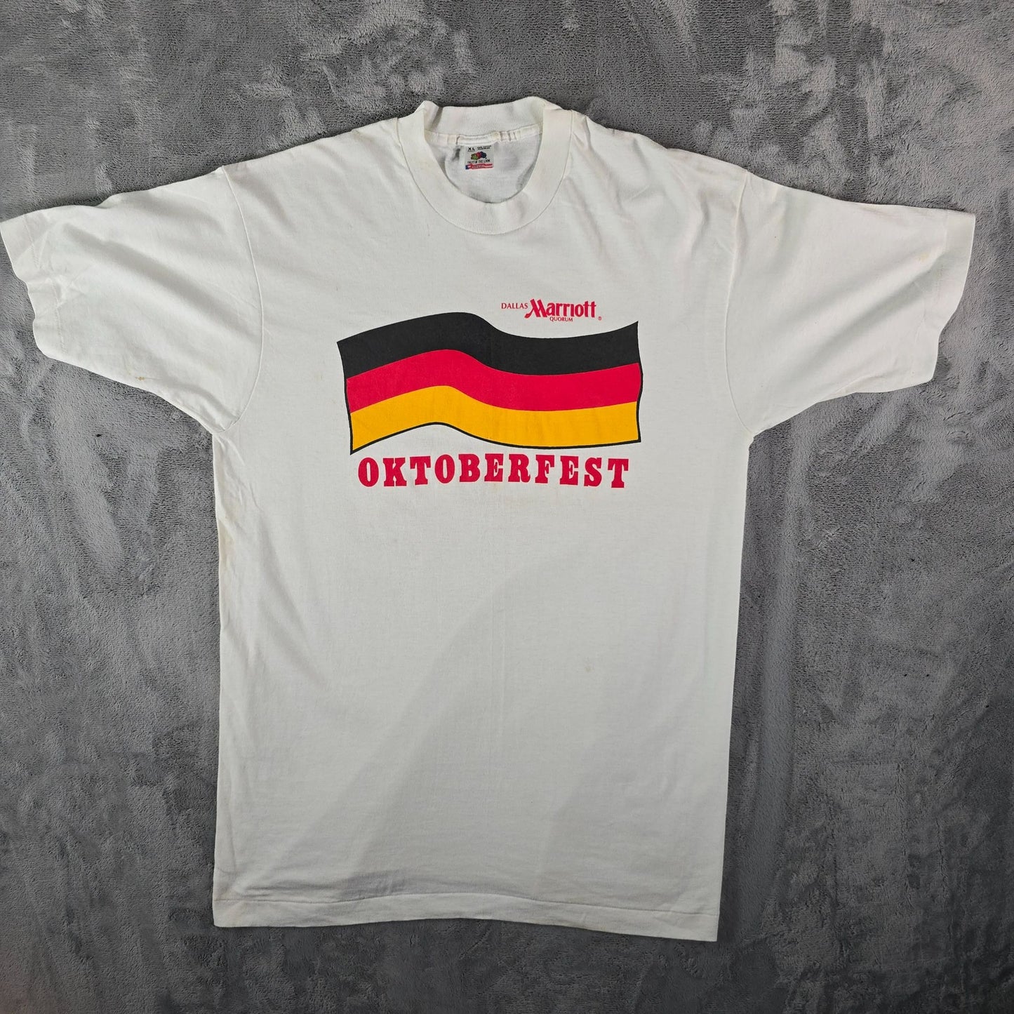 Vintage 1990s Dallas Marriott Quorum Oktoberfest T-Shirt (L/XL) *Stains