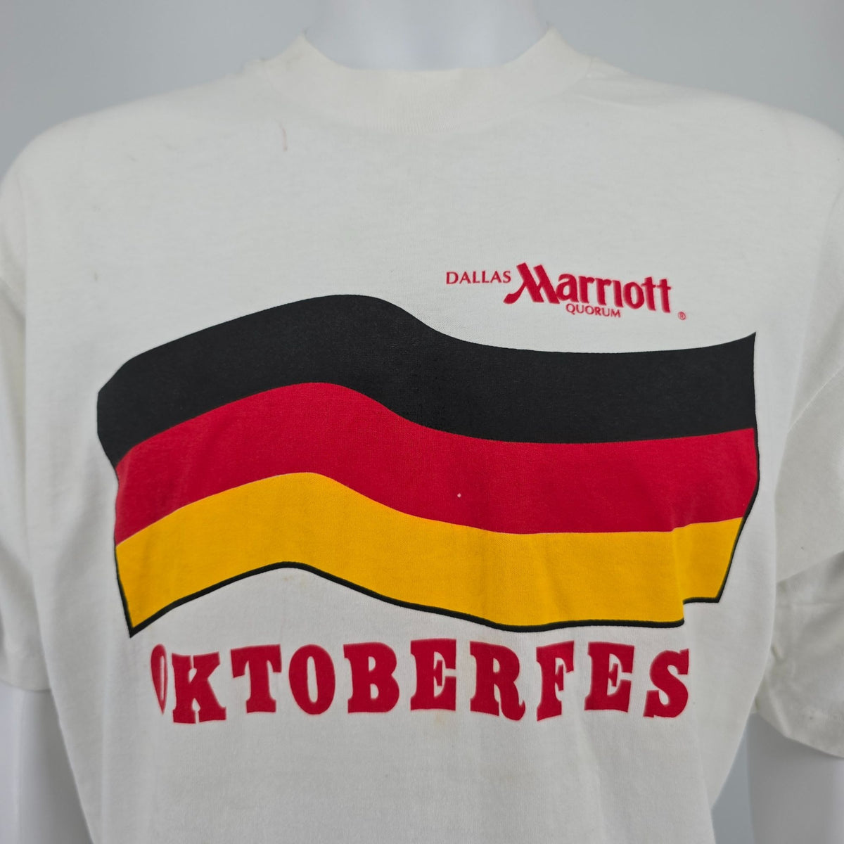 Vintage 1990s Dallas Marriott Quorum Oktoberfest T-Shirt (L/XL) *Stains