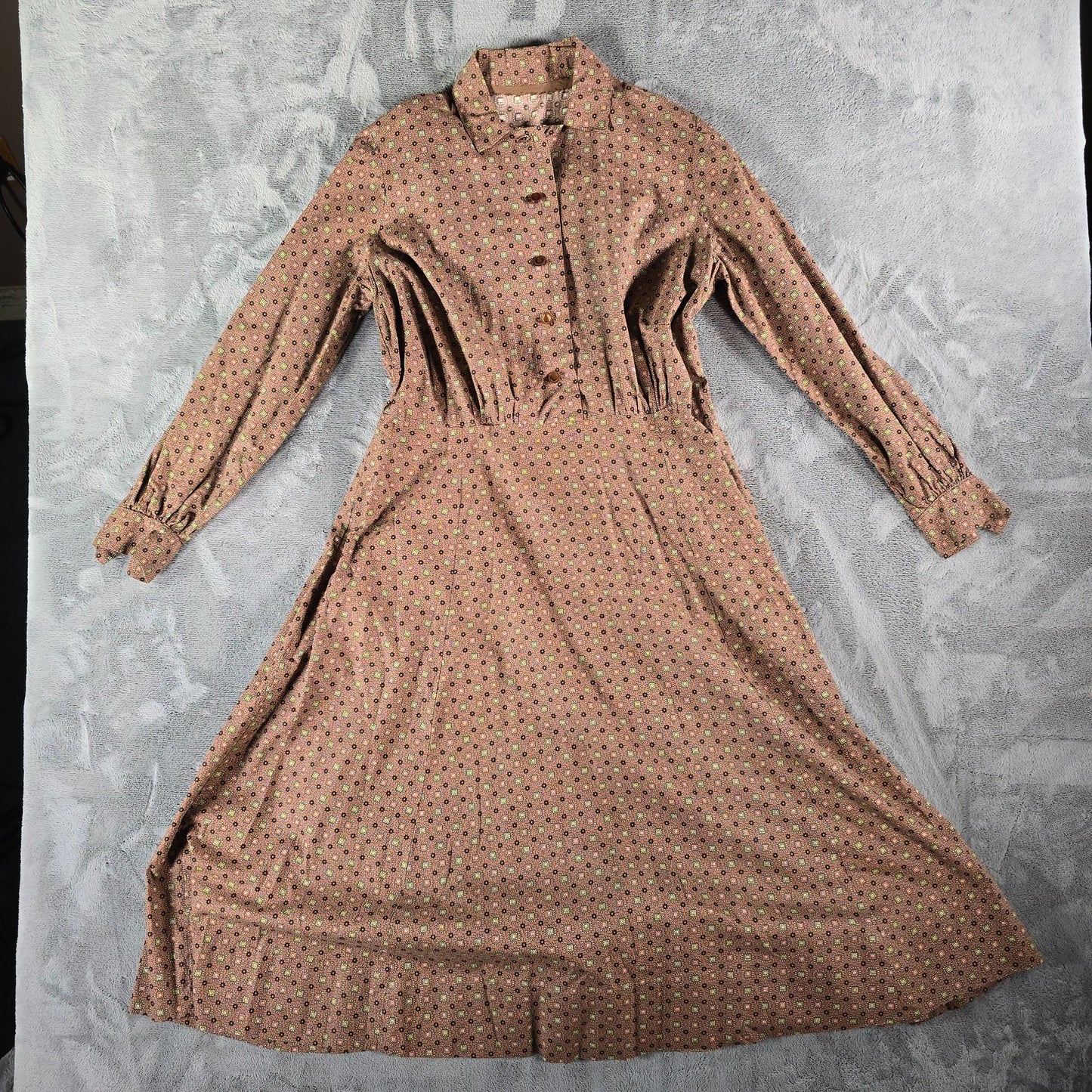 Vintage 1970s Brown Long Sleeve Foulard Print Shirtwaist Midi Dress (L)