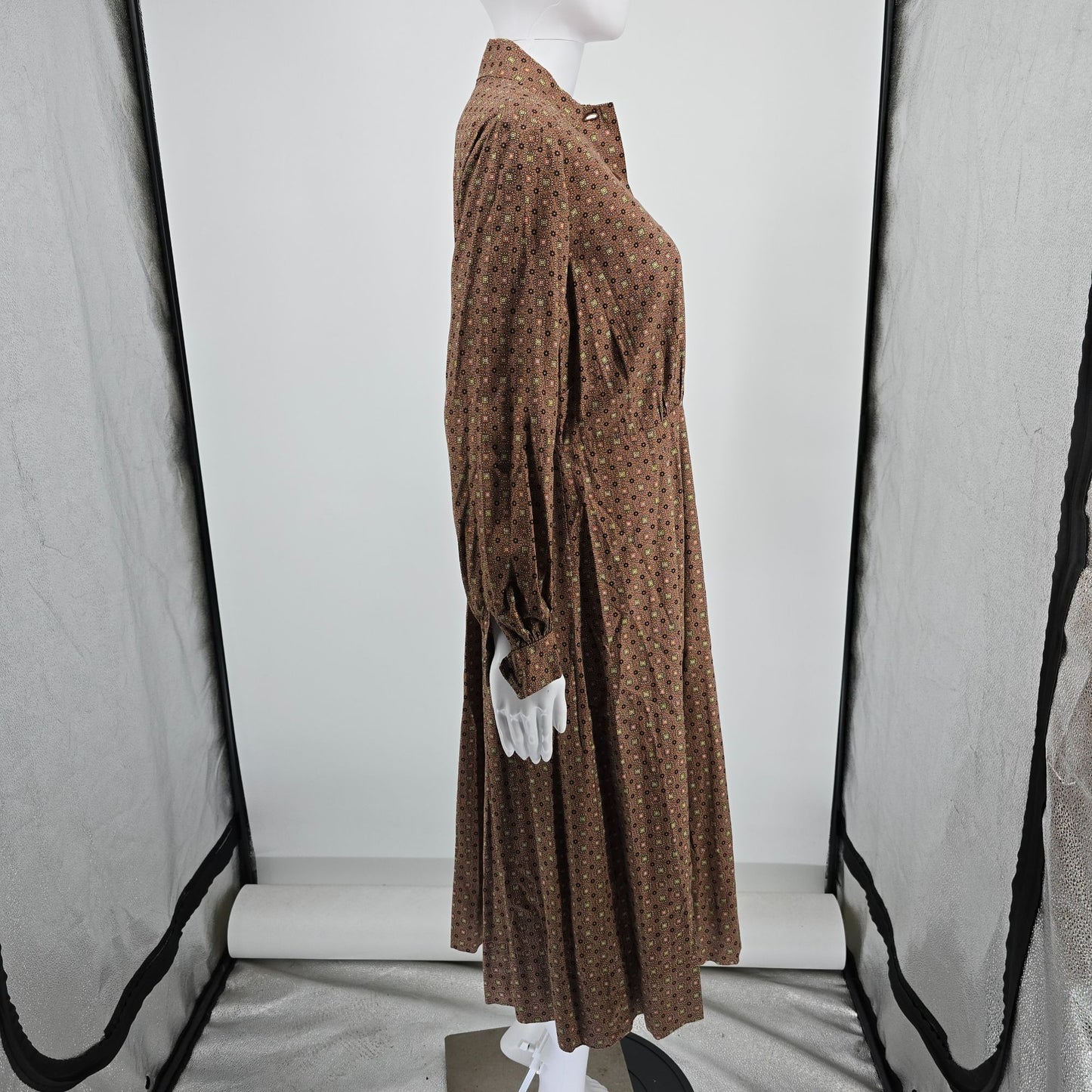 Vintage 1970s Brown Long Sleeve Foulard Print Shirtwaist Midi Dress (L)