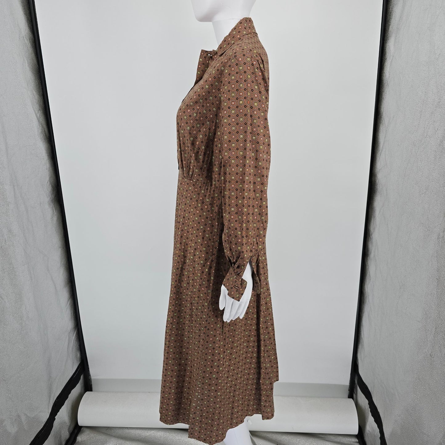 Vintage 1970s Brown Long Sleeve Foulard Print Shirtwaist Midi Dress (L)