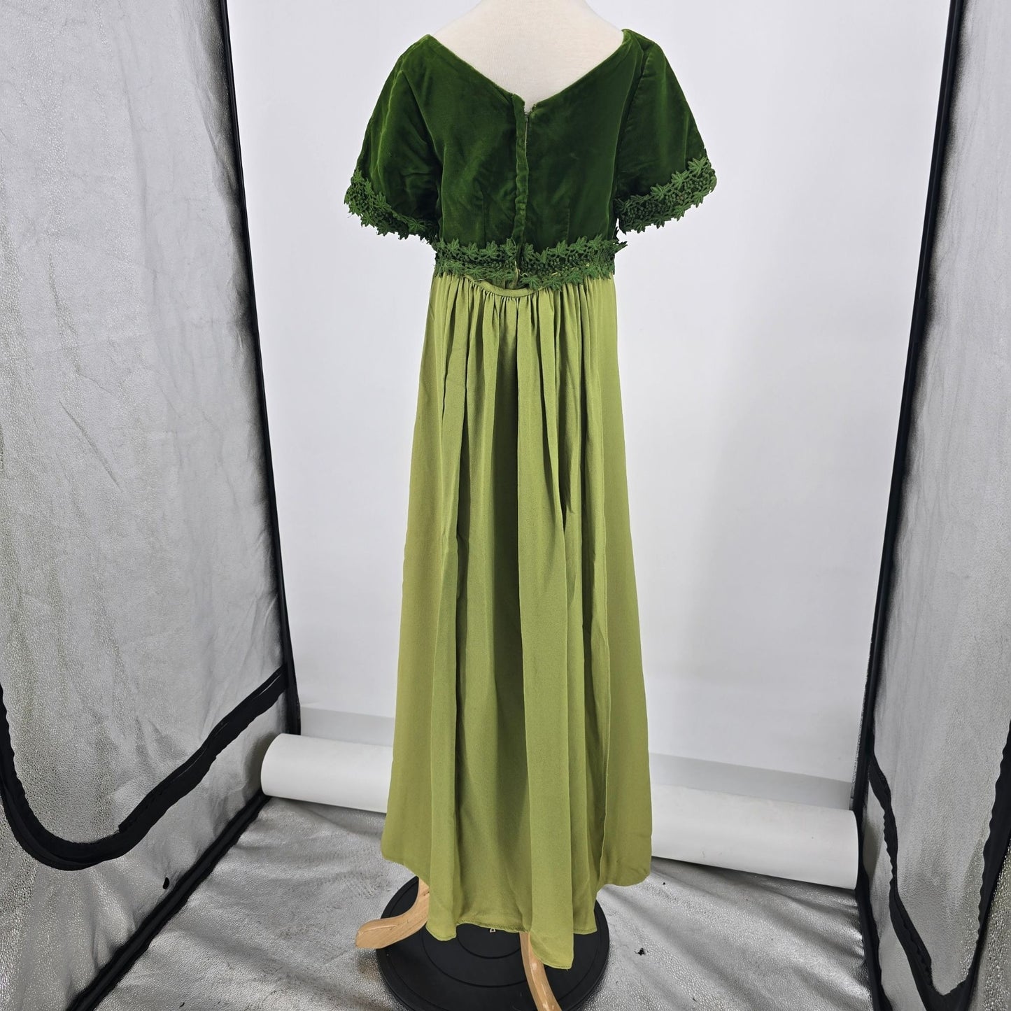 Vintage 1960s Green Velvet Venice Lace Leaf Trim Empire Gown (Petite XXS)
