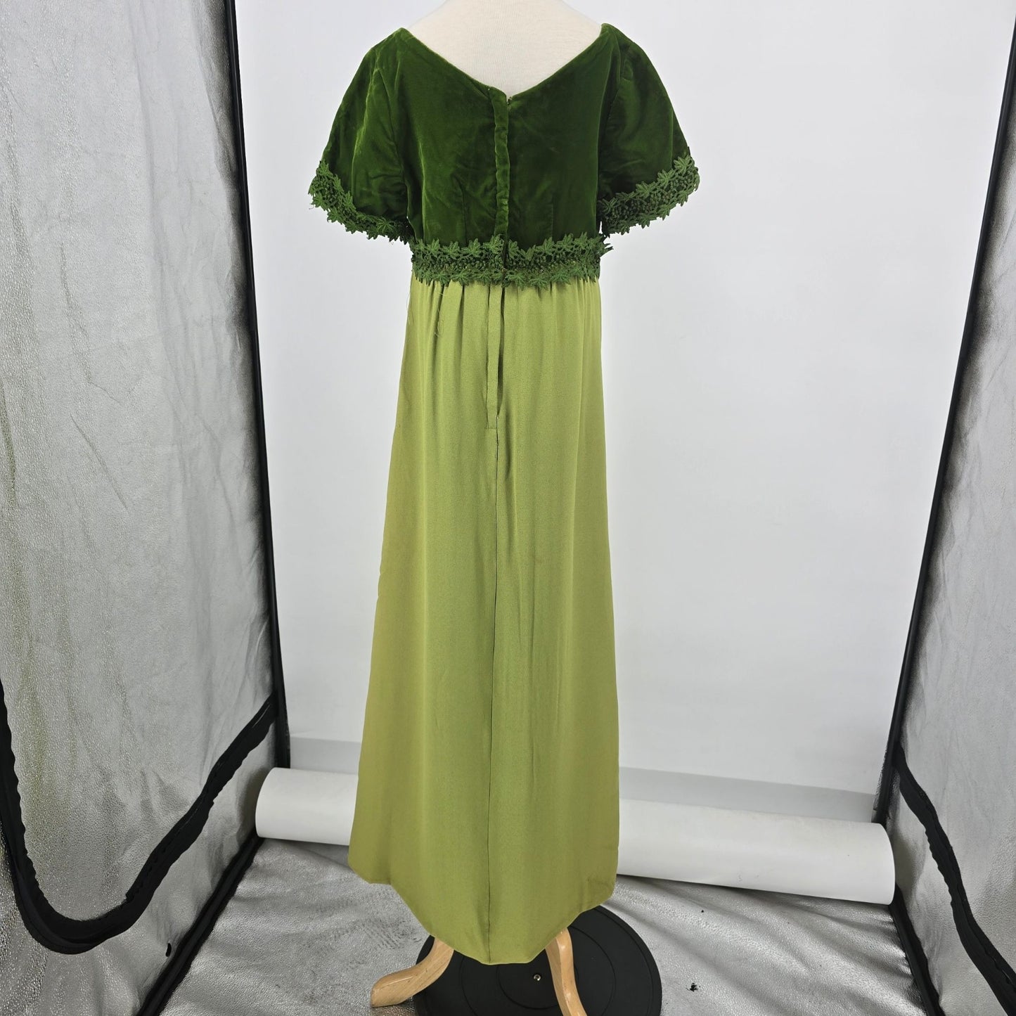Vintage 1960s Green Velvet Venice Lace Leaf Trim Empire Gown (Petite XXS)
