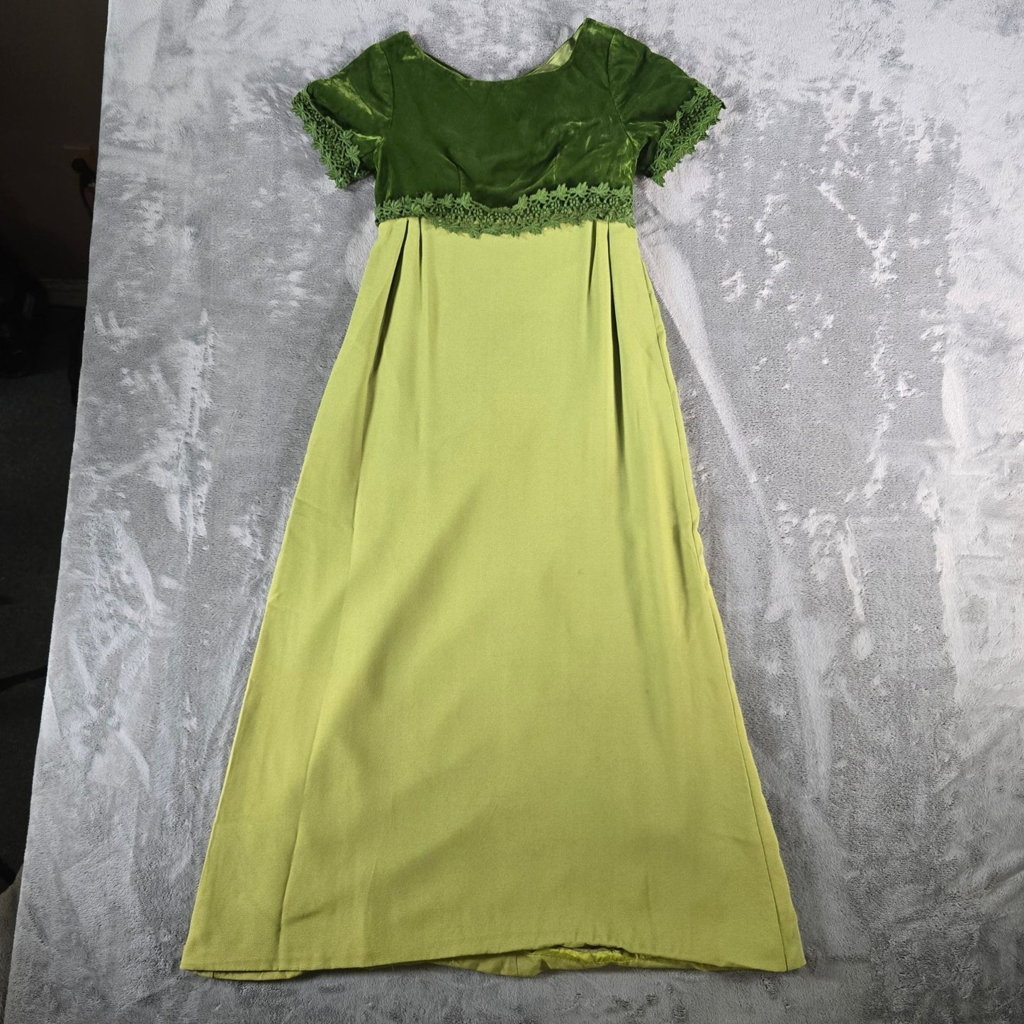 Vintage 1960s Green Velvet Venice Lace Leaf Trim Empire Gown (Petite XXS)