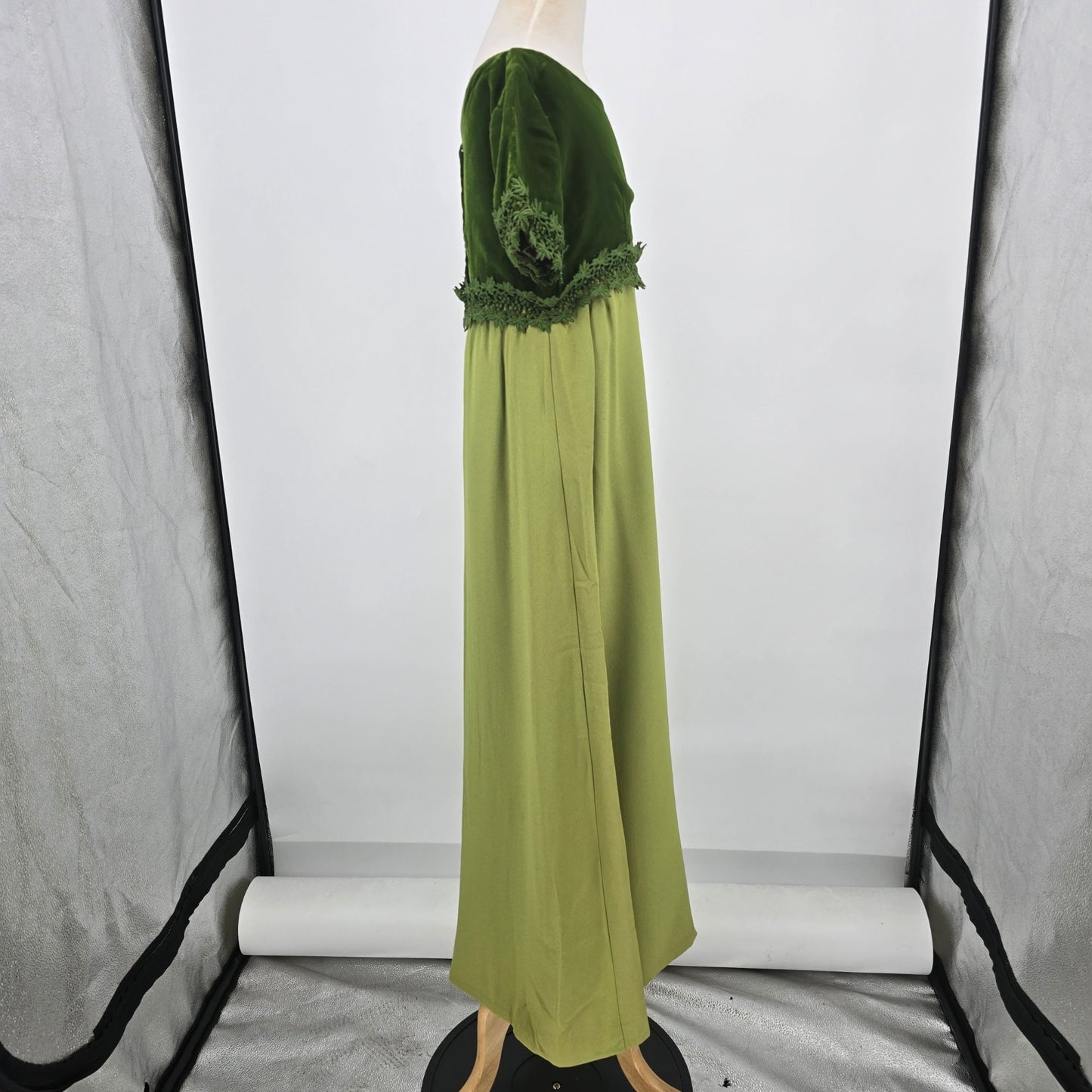 Vintage 1960s Green Velvet Venice Lace Leaf Trim Empire Gown (Petite XXS)