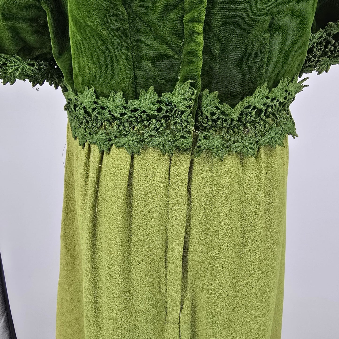 Vintage 1960s Green Velvet Venice Lace Leaf Trim Empire Gown (Petite XXS)
