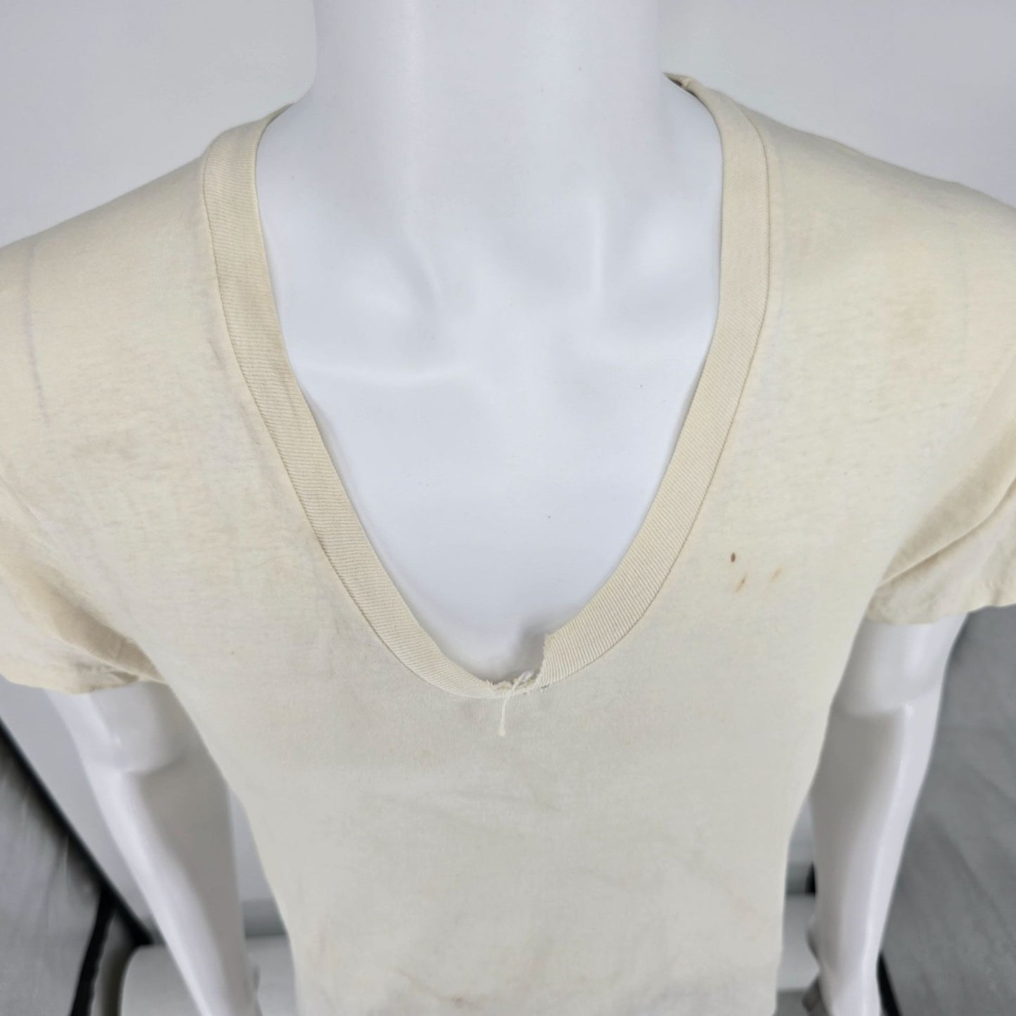 Distressed Vintage 1990s Hanes Single Stitch Blank Thin Cotton T-Shirt (M)