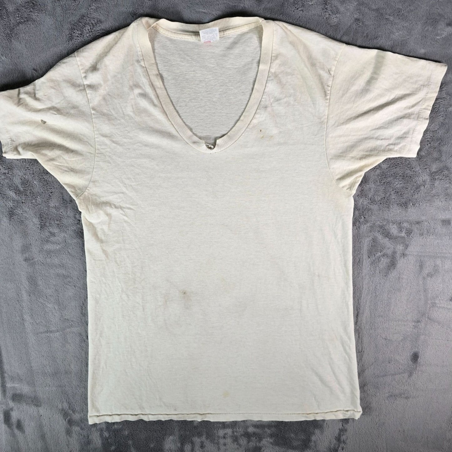 Distressed Vintage 1990s Hanes Single Stitch Blank Thin Cotton T-Shirt (M)