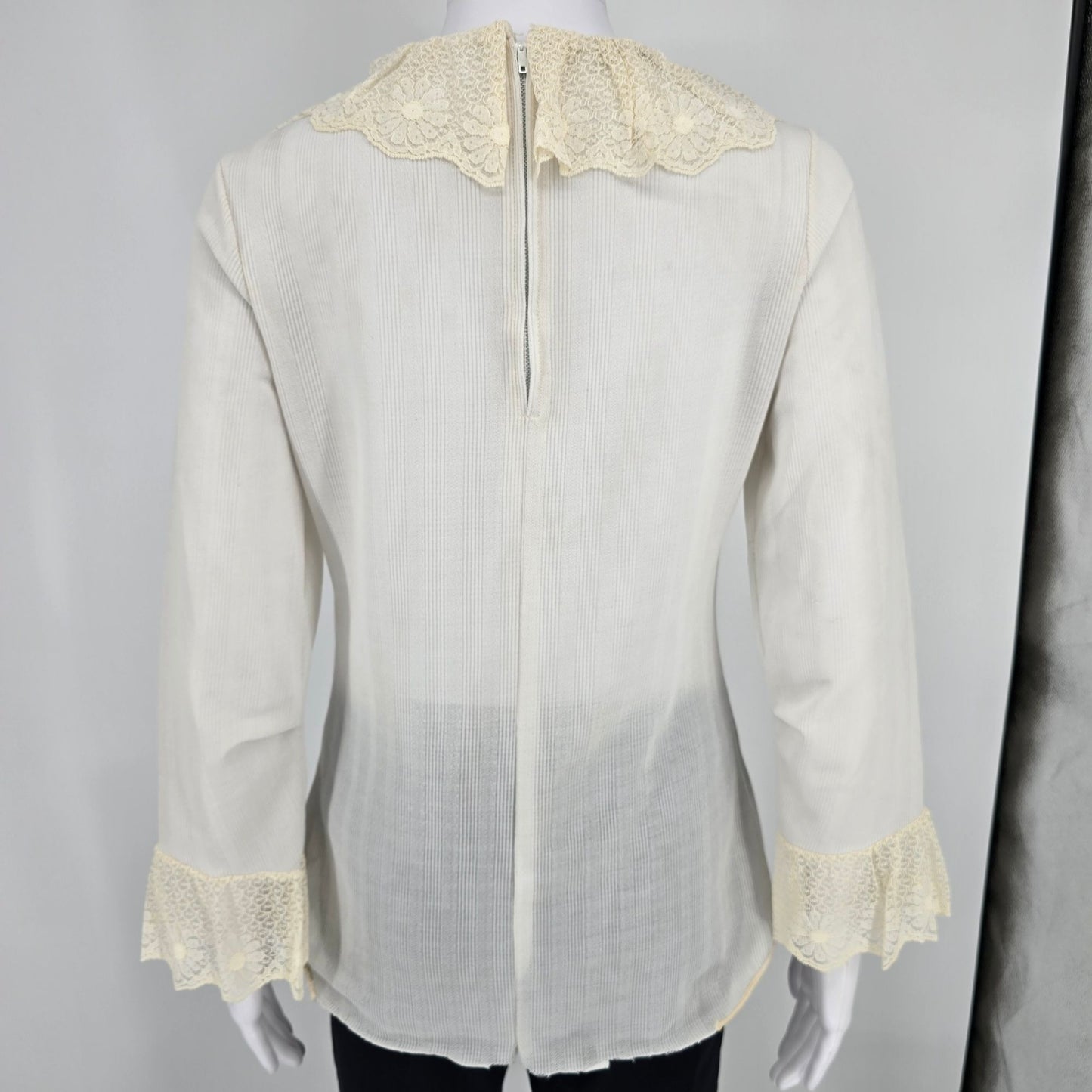 Vintage 1970s Ivory/Cream Lace Ruffle Jabot Ribbed Knit Victorian Blouse (M)