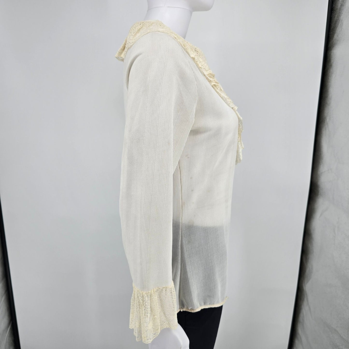 Vintage 1970s Ivory/Cream Lace Ruffle Jabot Ribbed Knit Victorian Blouse (M)