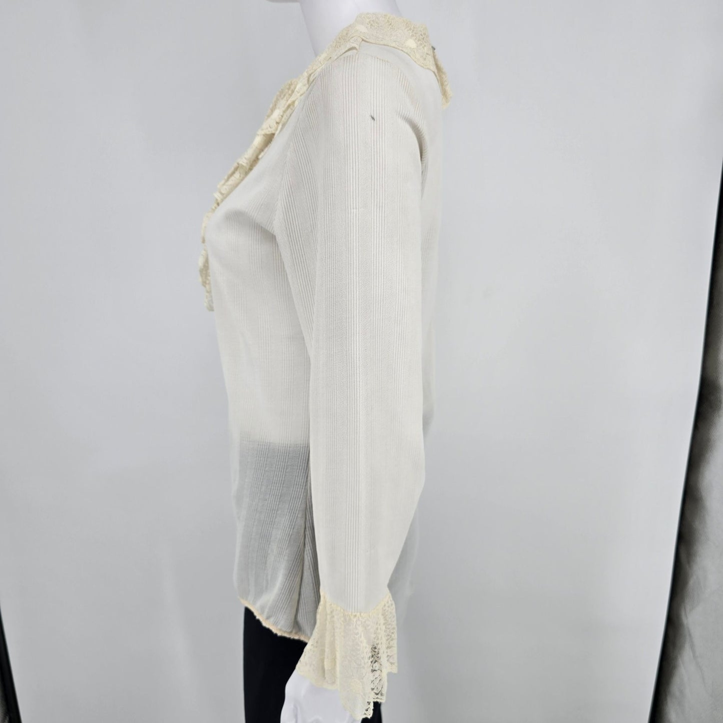 Vintage 1970s Ivory/Cream Lace Ruffle Jabot Ribbed Knit Victorian Blouse (M)