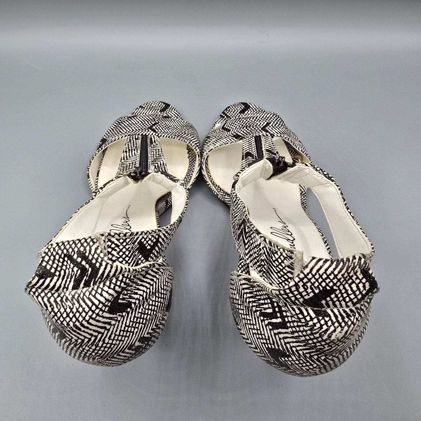 Vintage 1980s Chandlers Black/White Zig-Zag Print T-Strap Stiletto Heels (7.5B)