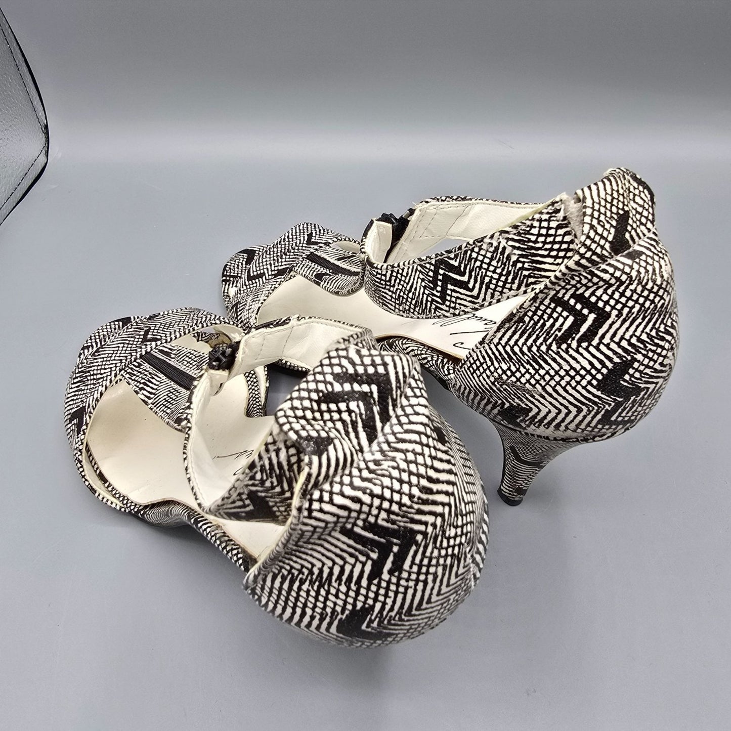 Vintage 1980s Chandlers Black/White Zig-Zag Print T-Strap Stiletto Heels (7.5B)
