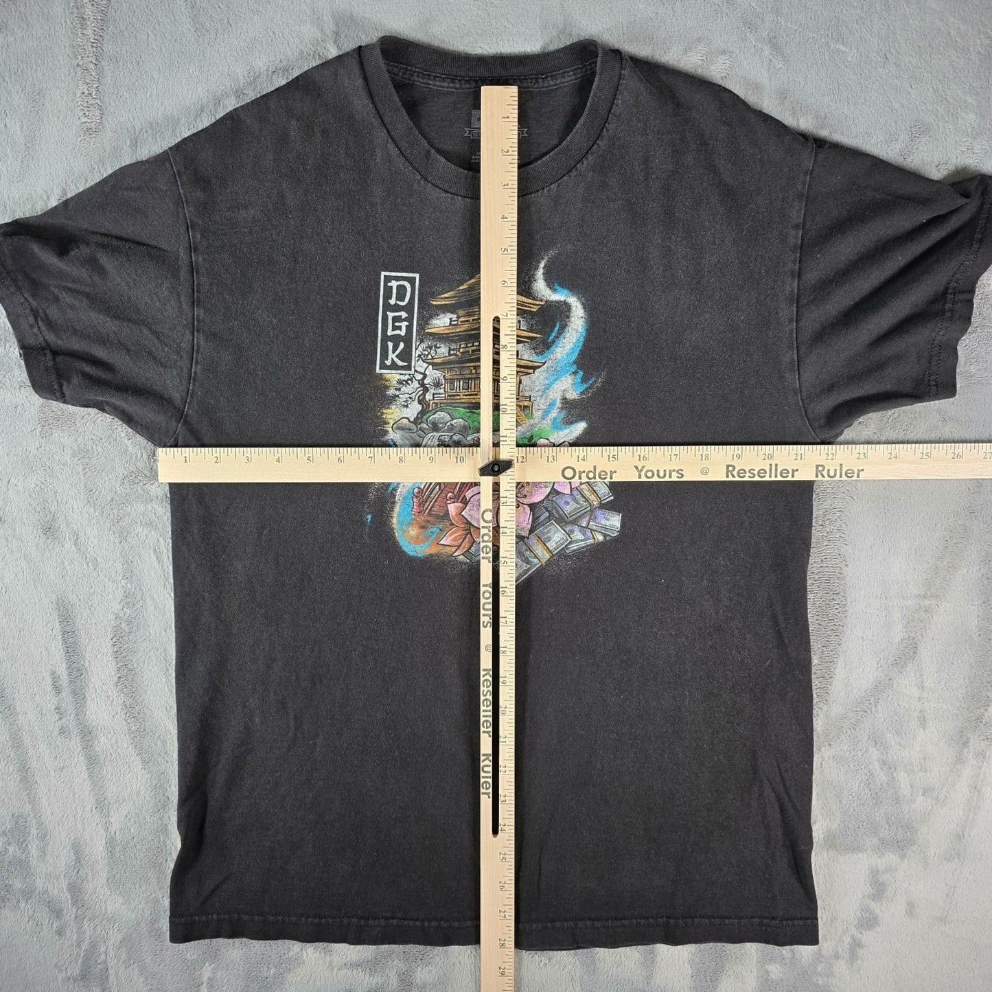 2010s DGK Dirty Ghetto Kids Pagoda and Cherry Blossom Skate Graphic T-Shirt (L)