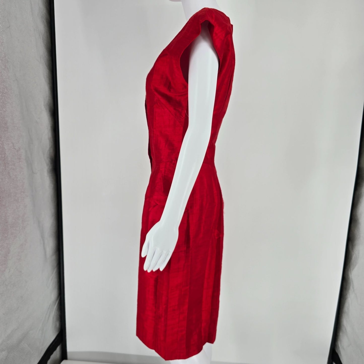 Vintage 1980s Red Shantung 50s-Style Cap Sleeve Cocktail/Sheath Wiggle Dress (M)