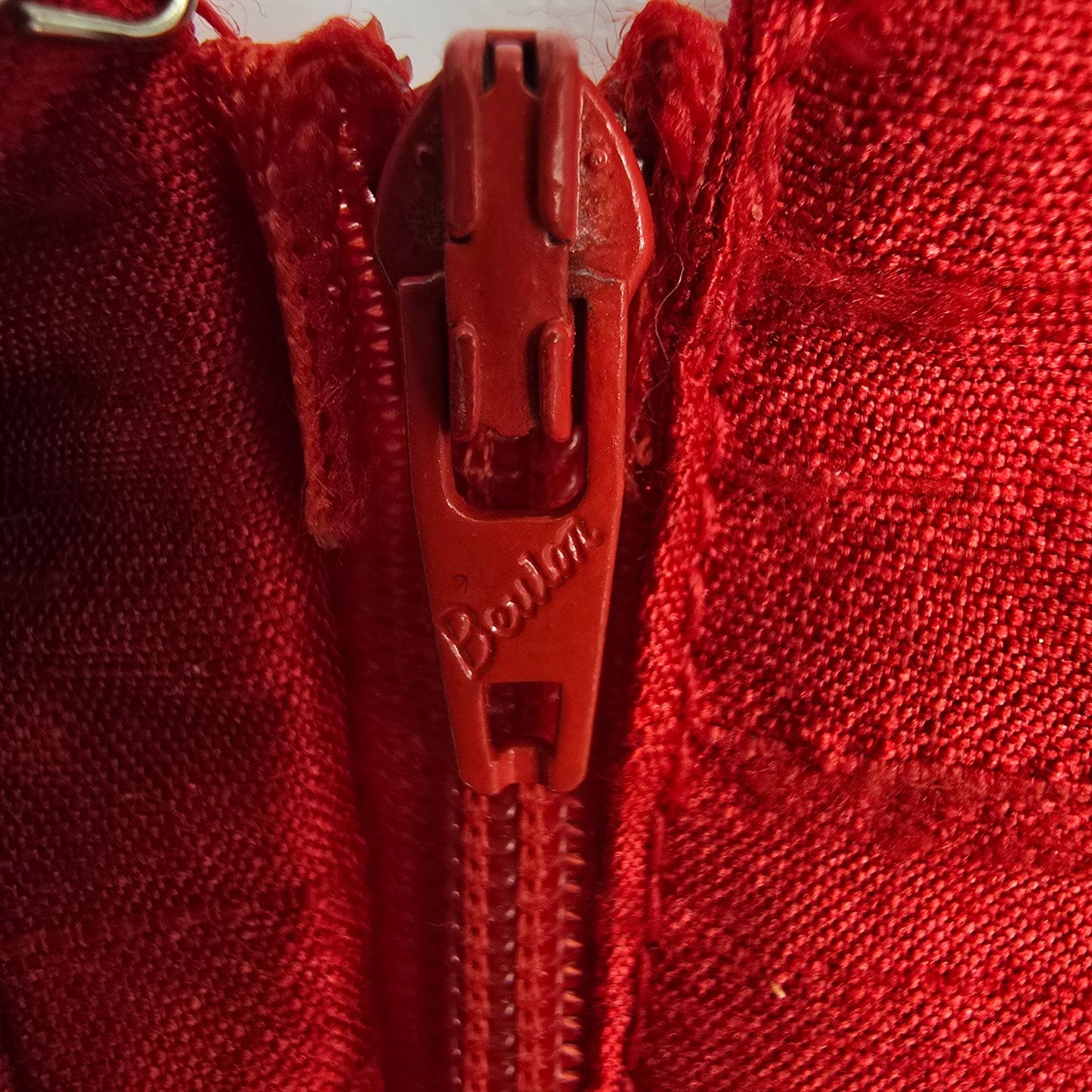 Vintage 1980s Red Shantung 50s-Style Cap Sleeve Cocktail/Sheath Wiggle Dress (M)