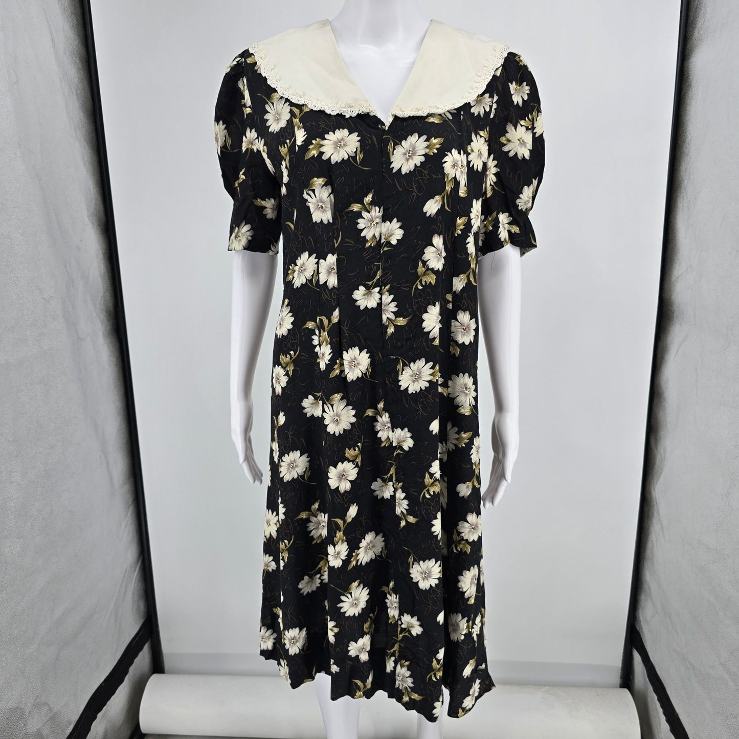 Vintage 1990s Caroline Wells Collection Pilgrim Collar Black Floral Dress (8/M)