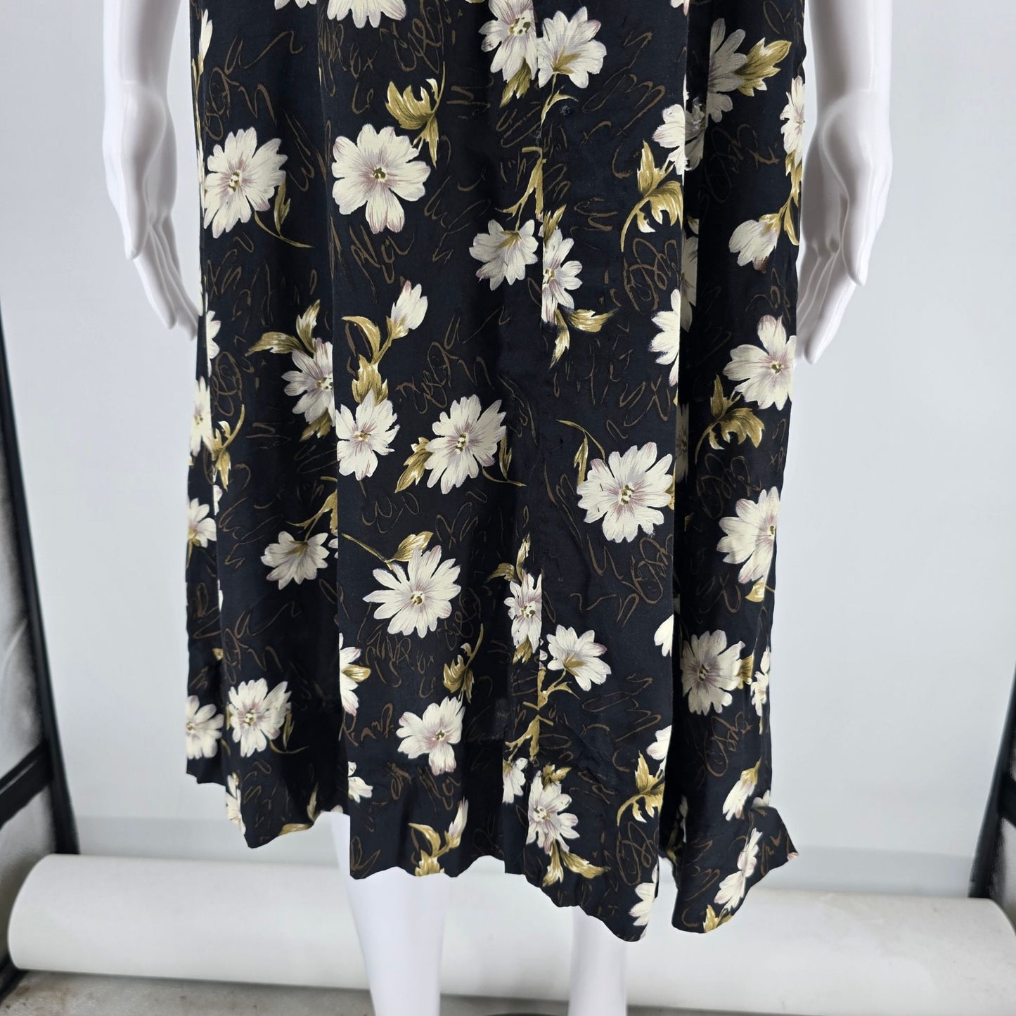 Vintage 1990s Caroline Wells Collection Pilgrim Collar Black Floral Dress (8/M)