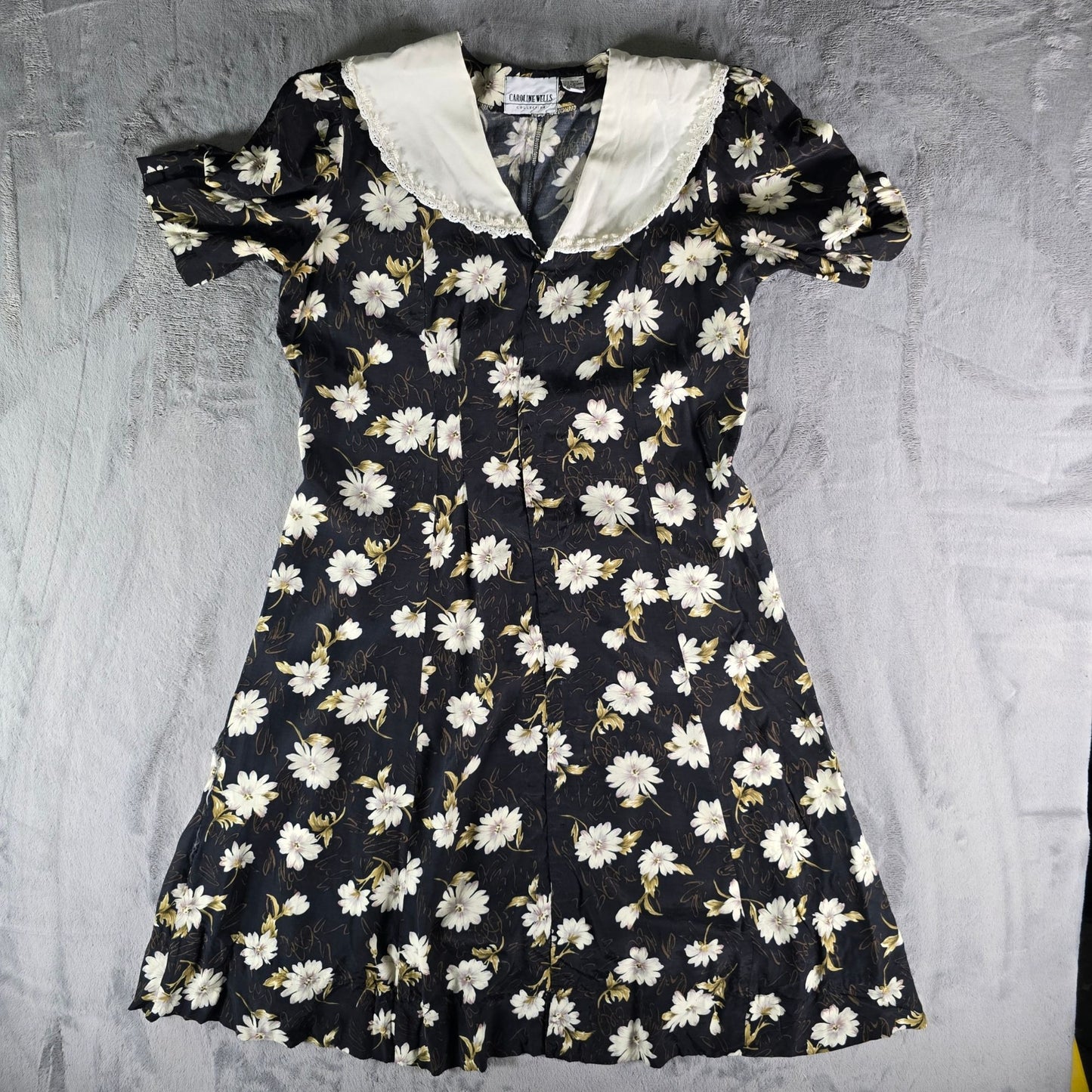 Vintage 1990s Caroline Wells Collection Pilgrim Collar Black Floral Dress (8/M)