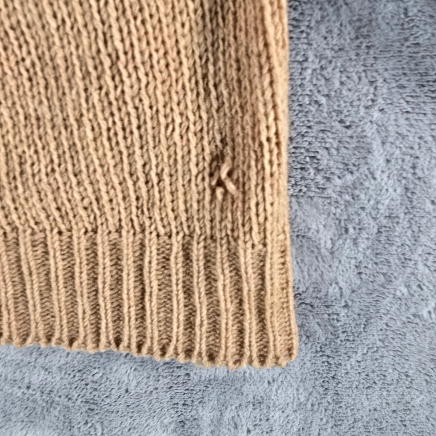 Vintage 1960s Carlyle Lambs Wool Button Front V-Neck Cardigan Sweater (S)