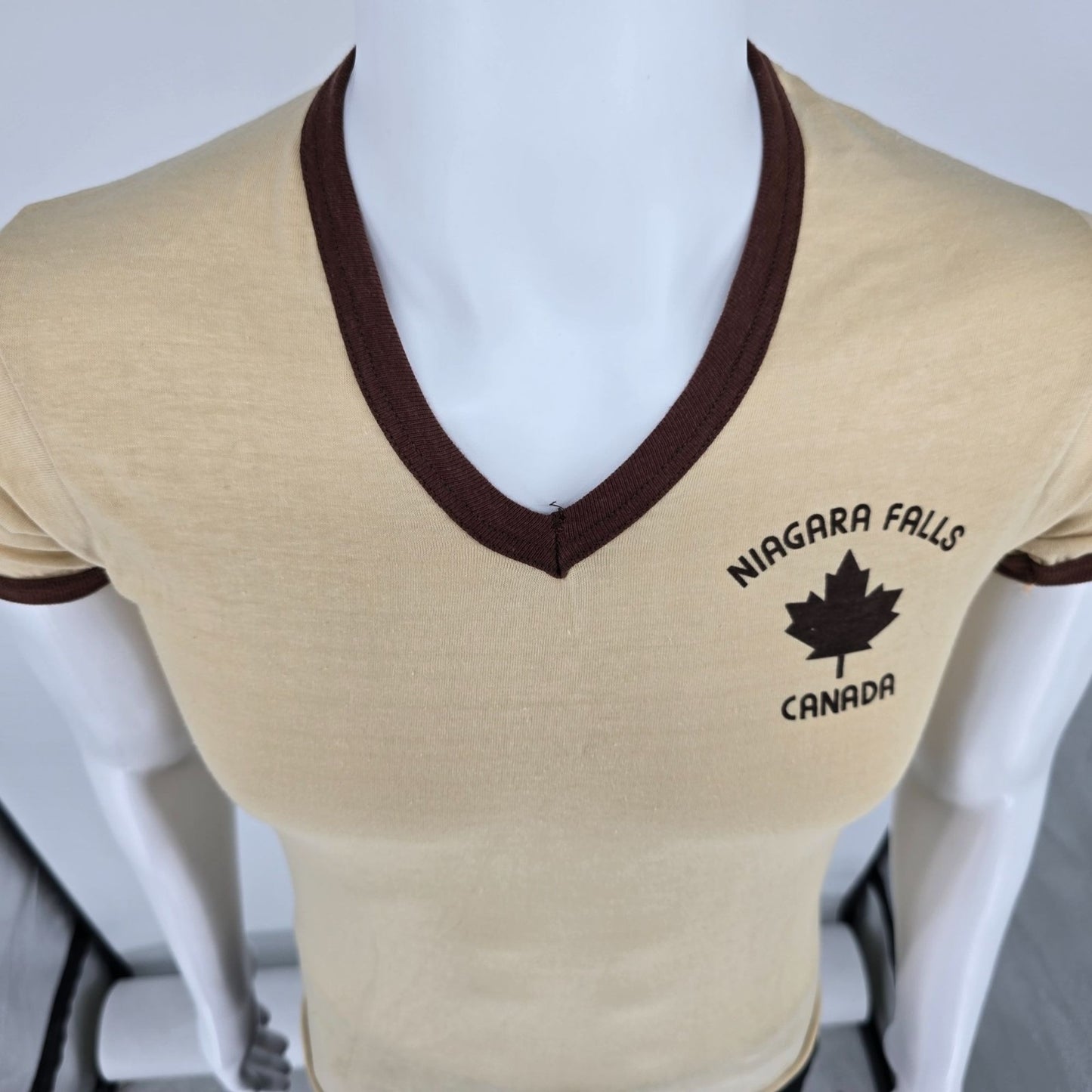Vintage 1970s Irwin Specialties Niagra Falls Canada Ringer Tee T-Shirt (XS)