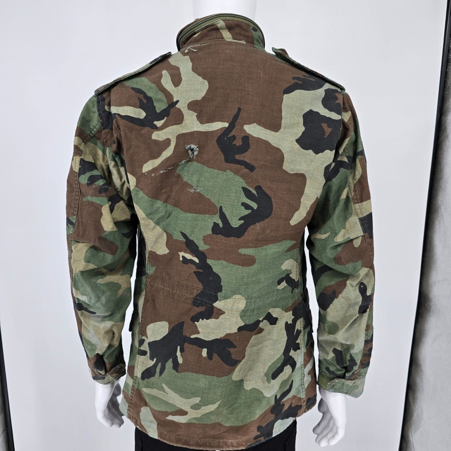 Vintage 1982 U.S. Military Woodland Camouflage M-65 Field Jacket (Small)