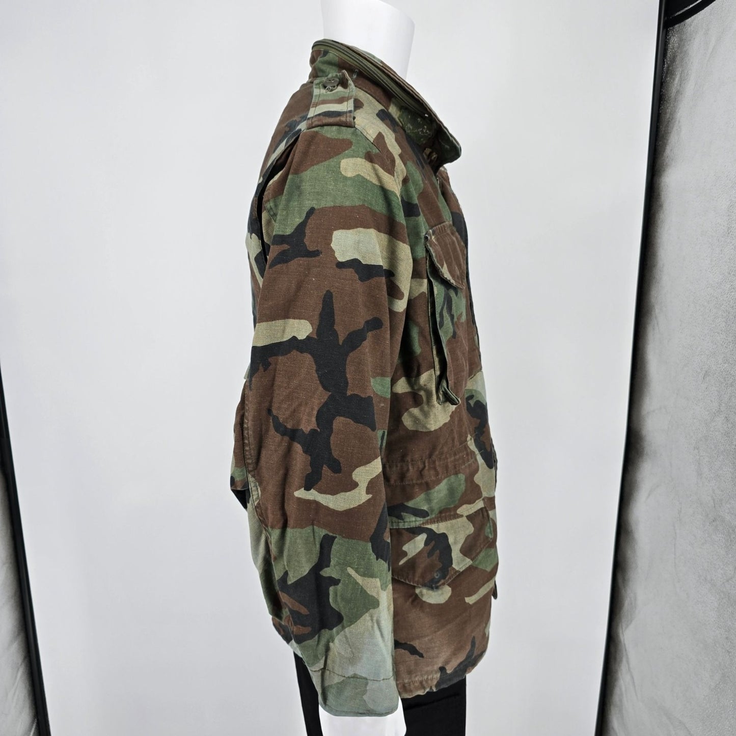 Vintage 1982 U.S. Military Woodland Camouflage M-65 Field Jacket (Small)