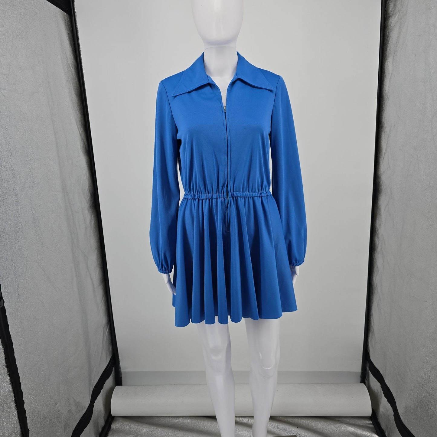 Vintage Early 1970s Blue Long Sleeve Zip-Front Dagger Collar Mini Dress (M)