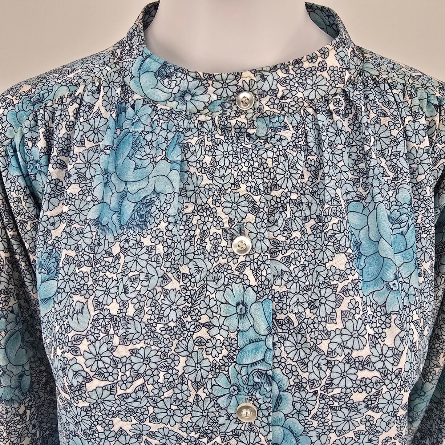 Vintage 1970s Lucky Tops Blue Floral Print Band Collar Peasant Blouse (XL)