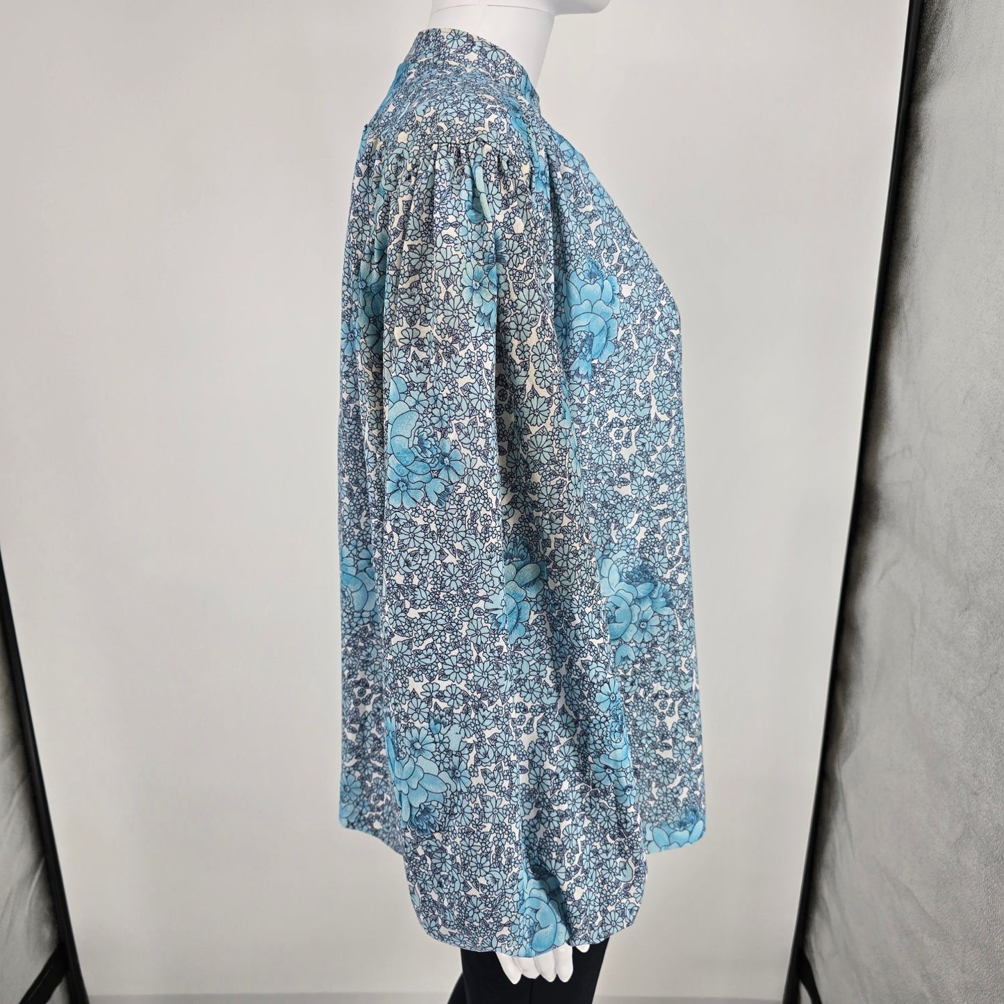 Vintage 1970s Lucky Tops Blue Floral Print Band Collar Peasant Blouse (XL)